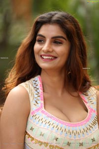 Anveshi Jain at Commitment Movie Trailer Launch