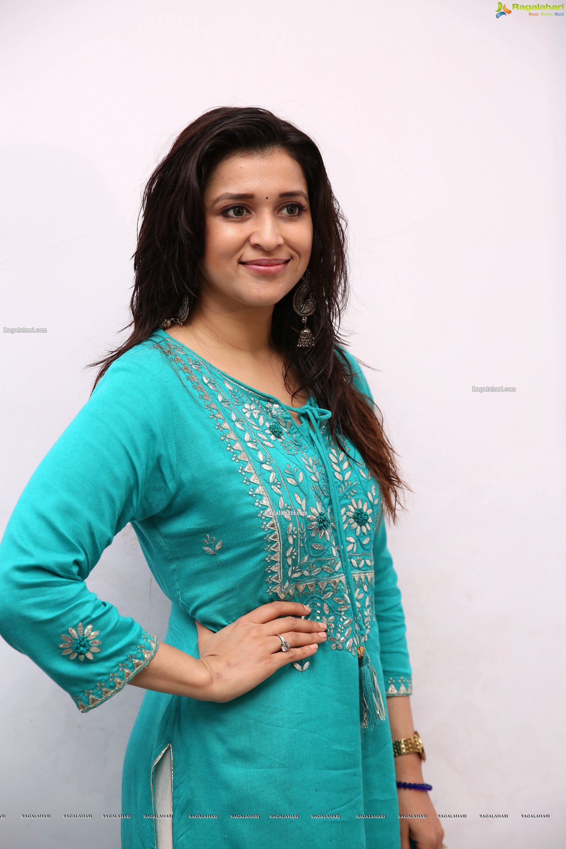 Mannara Chopra at Sutraa Grand Curtain Raiser & Fashion Showcase, HD Gallery