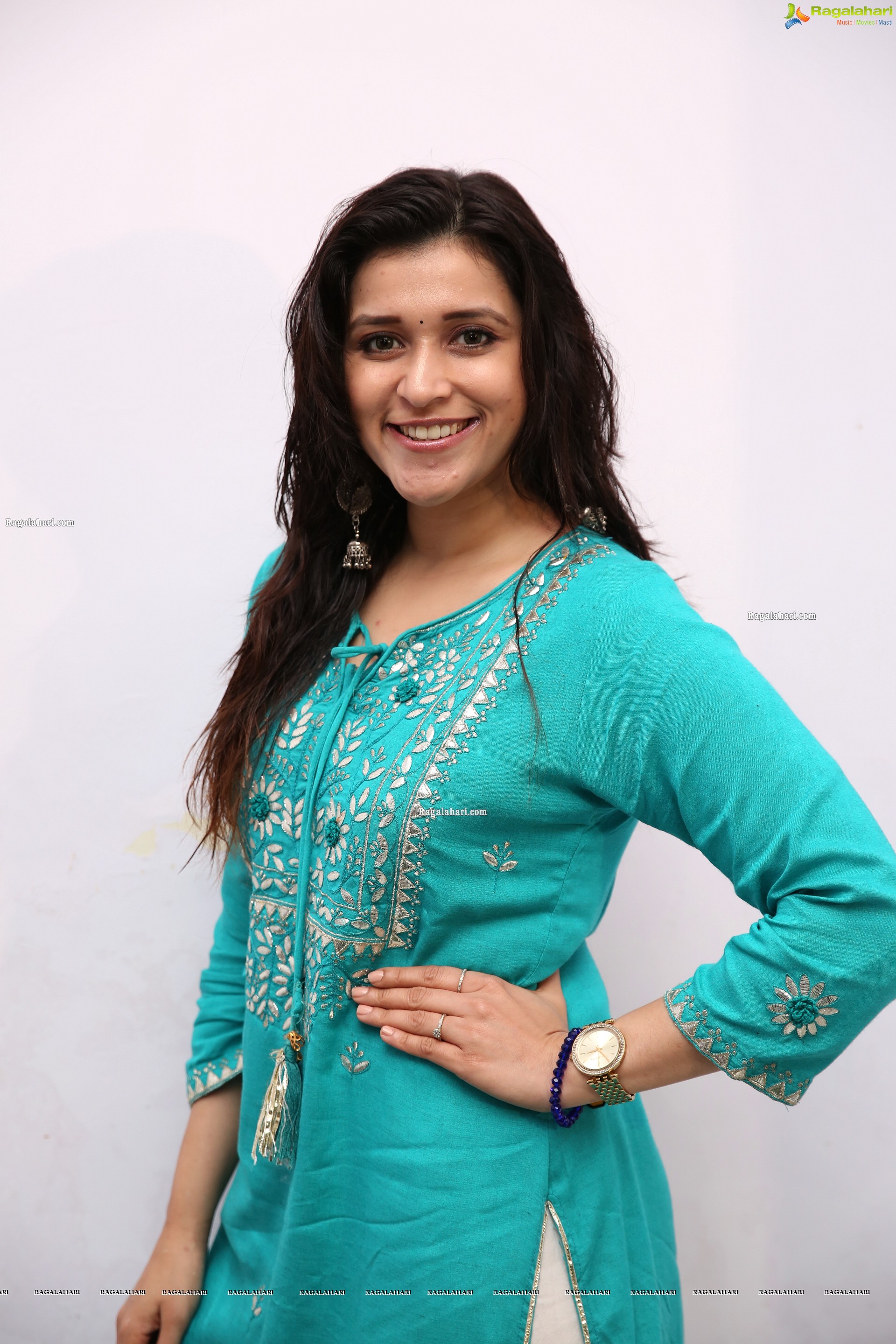 Mannara Chopra at Sutraa Grand Curtain Raiser & Fashion Showcase, HD Gallery