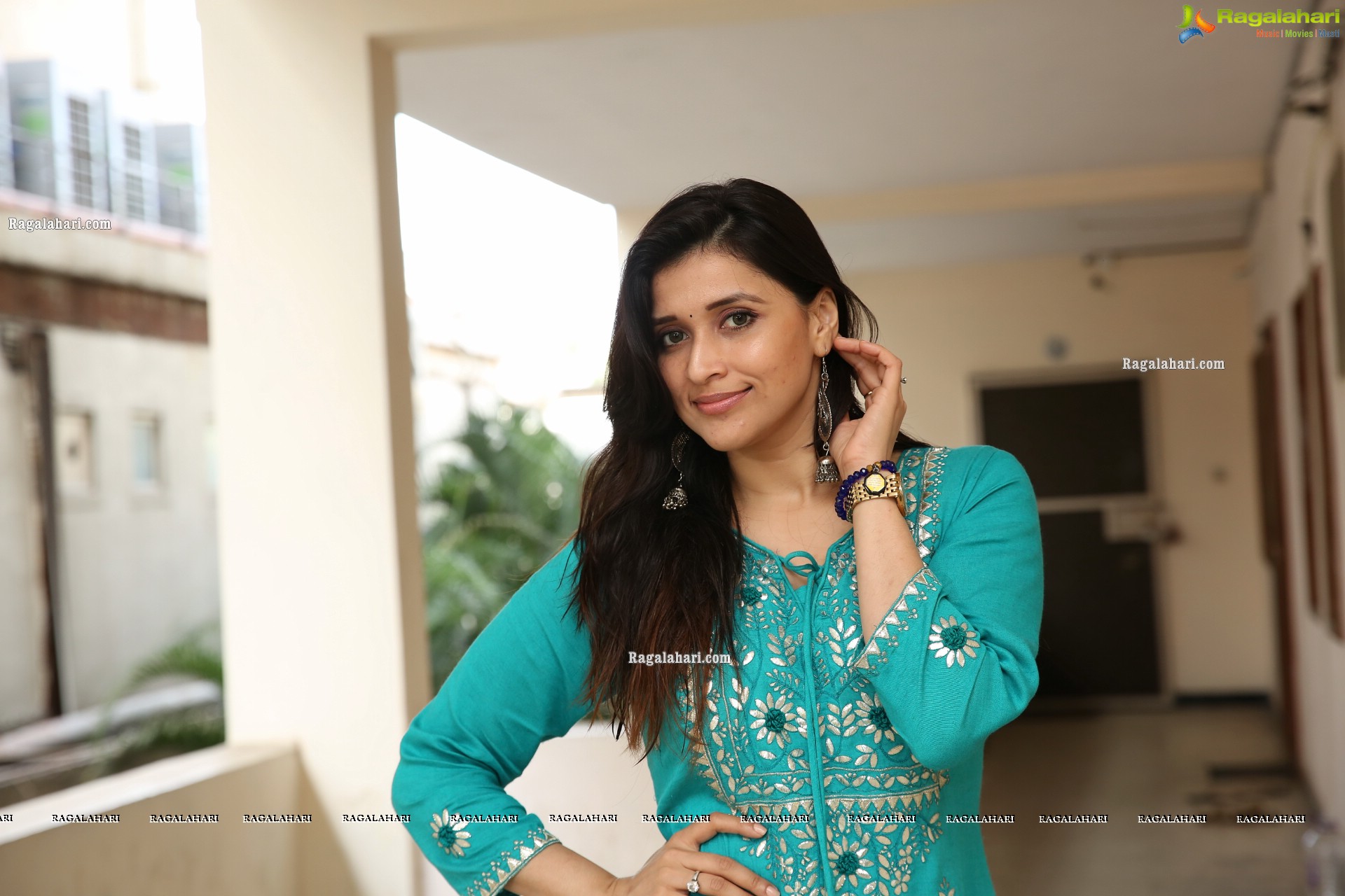 Mannara Chopra at Sutraa Grand Curtain Raiser & Fashion Showcase, HD Gallery