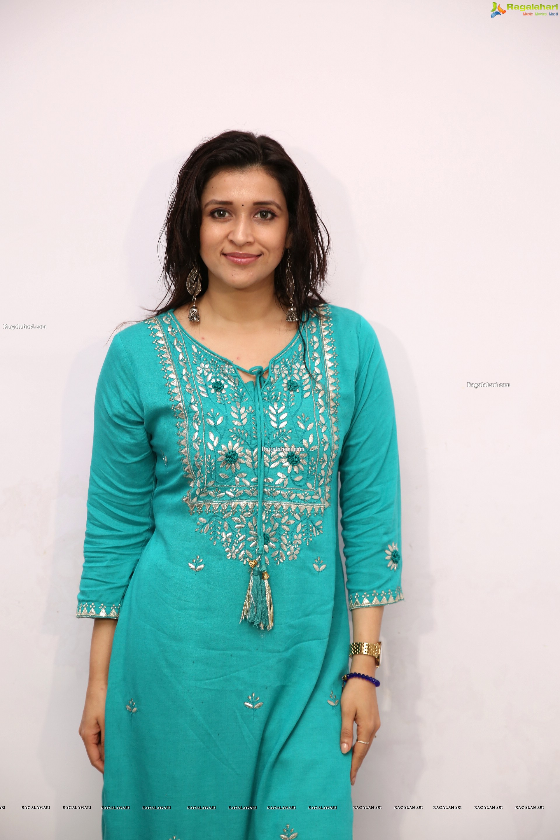 Mannara Chopra at Sutraa Grand Curtain Raiser & Fashion Showcase, HD Gallery