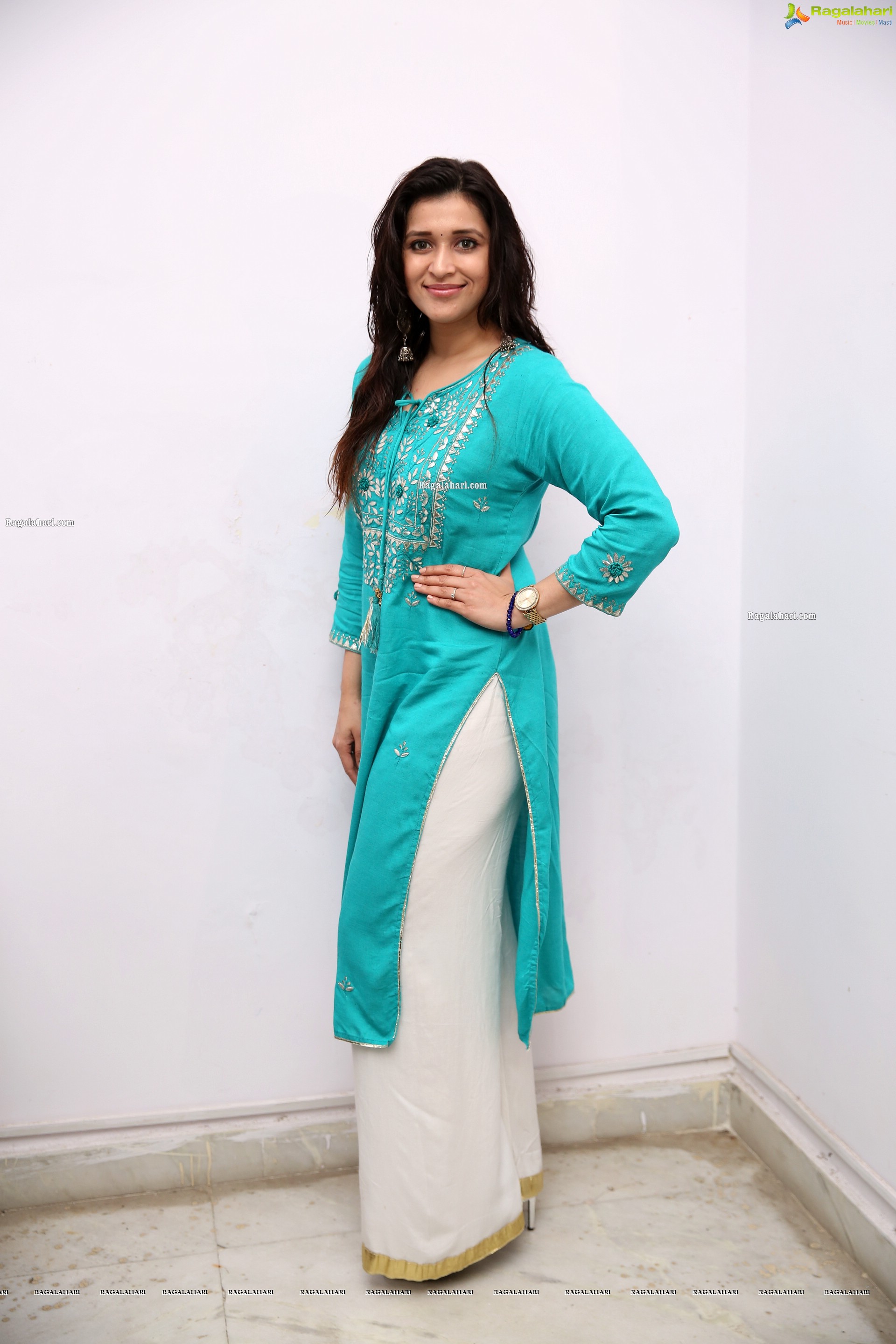 Mannara Chopra at Sutraa Grand Curtain Raiser & Fashion Showcase, HD Gallery