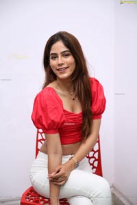 Nikita Tanwani at Sutraa Grand Curtain Raiser