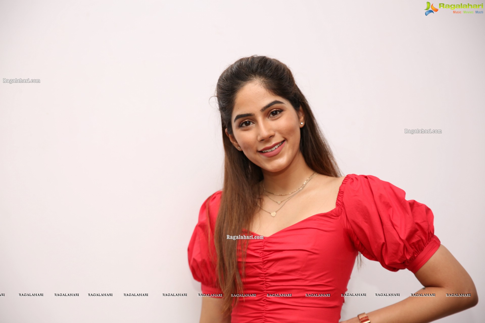 Nikita Tanwani at Sutraa Grand Curtain Raiser & Fashion Showcase, HD Gallery