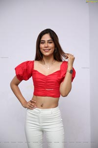 Nikita Tanwani at Sutraa Grand Curtain Raiser