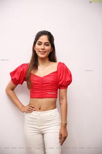 Nikita Tanwani at Sutraa Grand Curtain Raiser