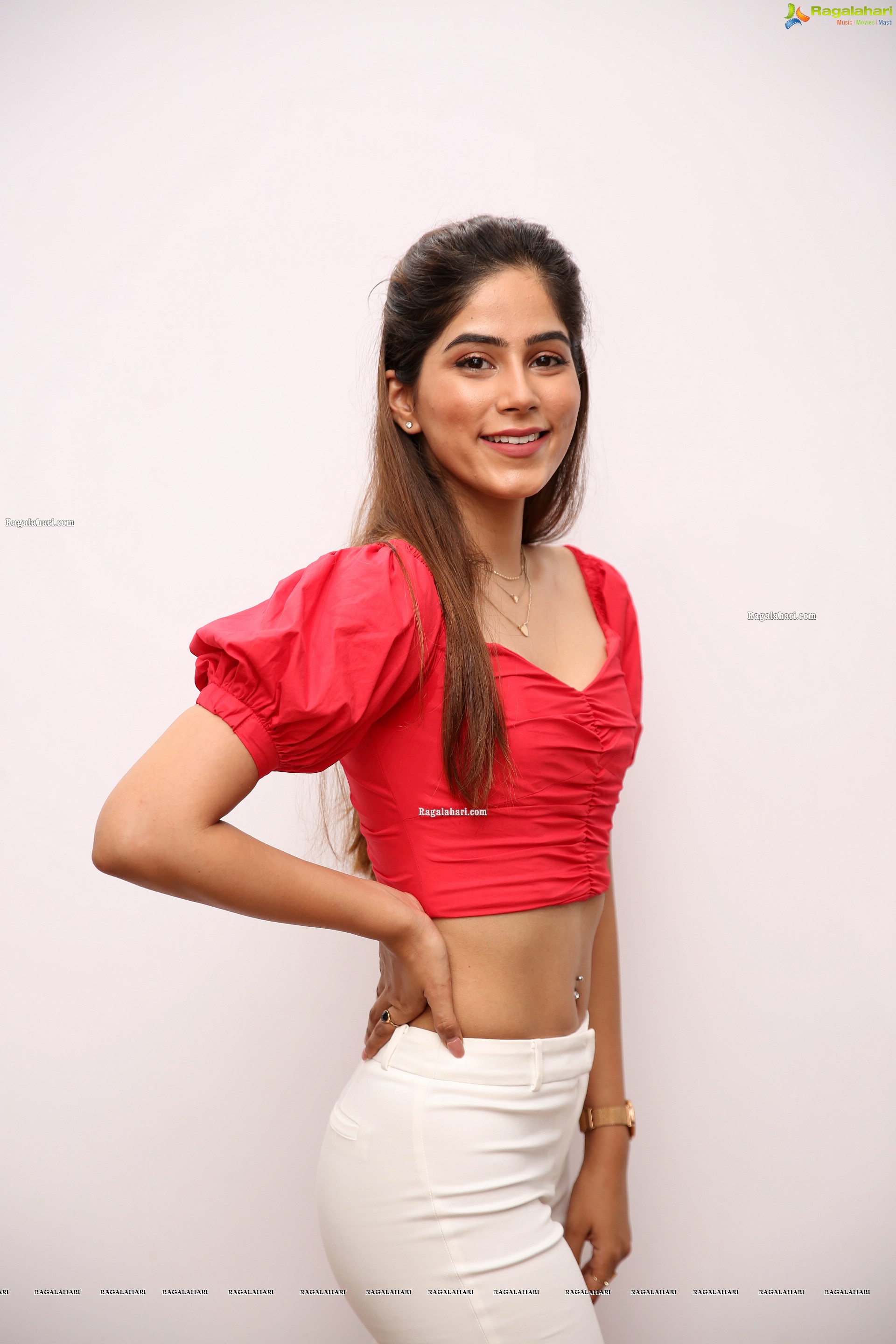 Nikita Tanwani at Sutraa Grand Curtain Raiser & Fashion Showcase, HD Gallery