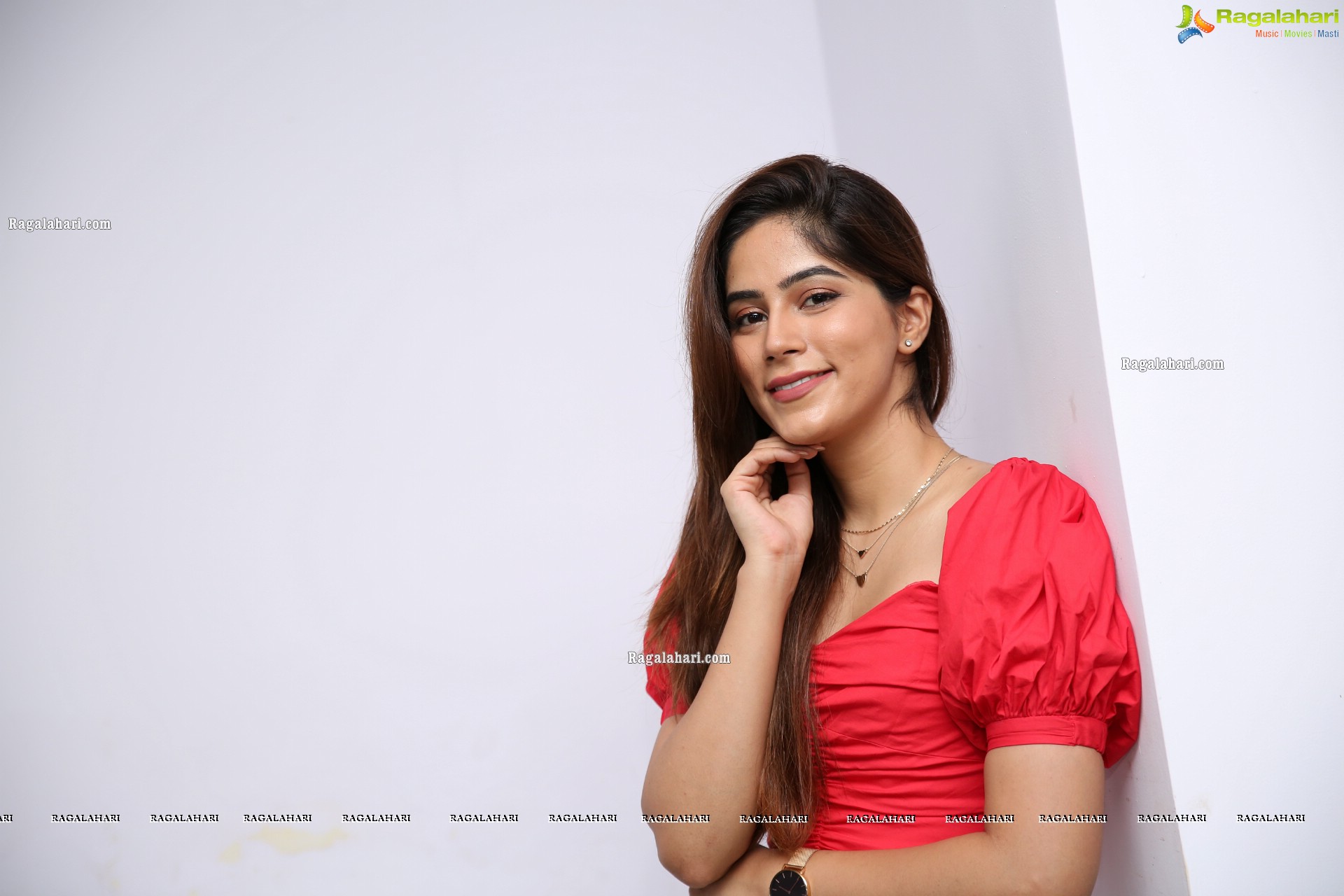 Nikita Tanwani at Sutraa Grand Curtain Raiser & Fashion Showcase, HD Gallery