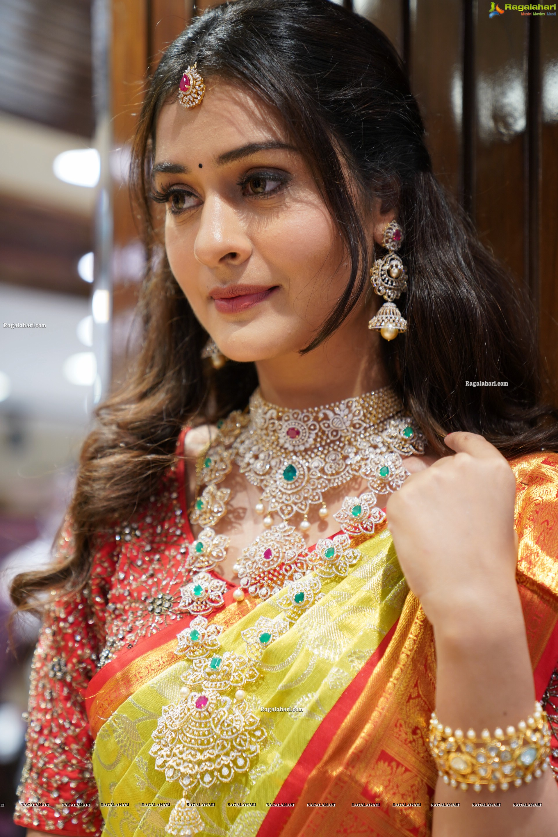 Payal Rajput Showcases a Collection at Brand Mandir, HD Gallery