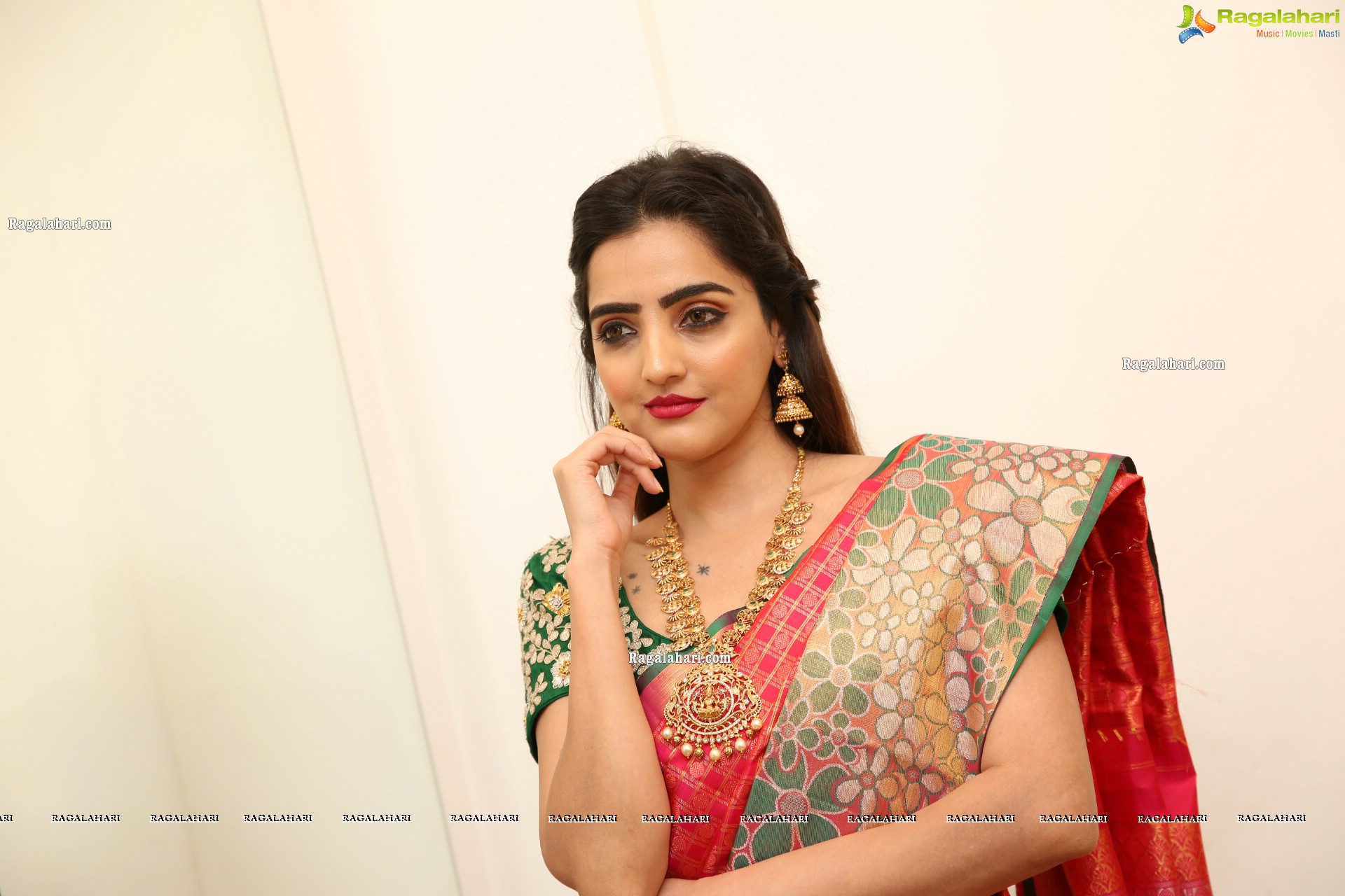 Pooja Thakur at Sri Krishna Silks Special Wedding Collection Launch, HD Gallery