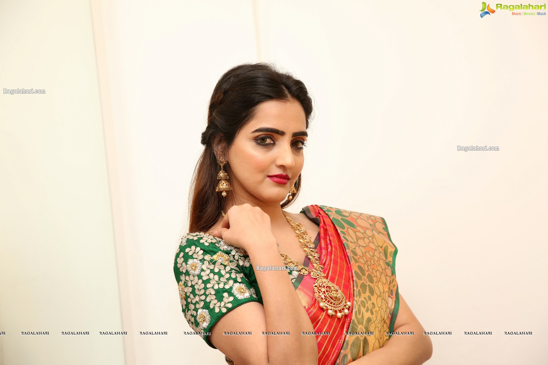 Pooja Thakur at Sri Krishna Silks Special Wedding Collection Launch, HD Gallery