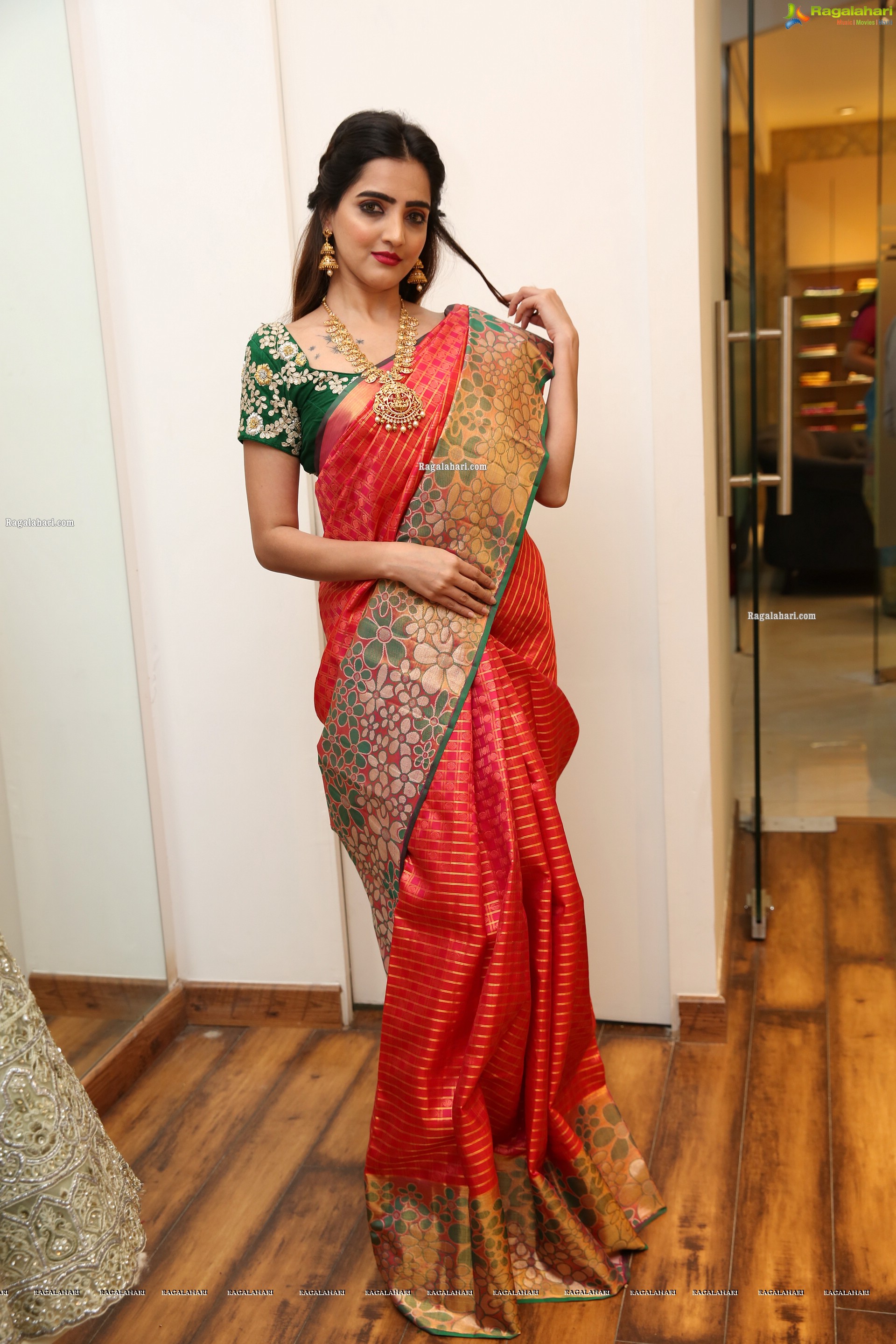 Pooja Thakur at Sri Krishna Silks Special Wedding Collection Launch, HD Gallery