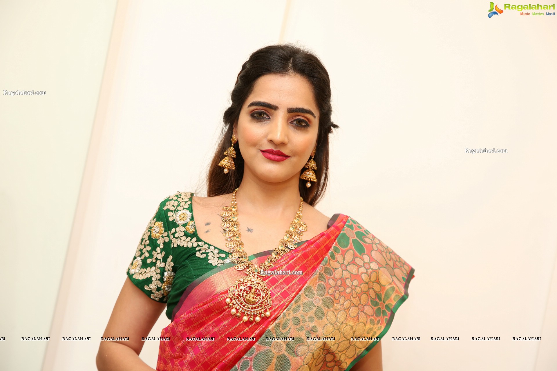 Pooja Thakur at Sri Krishna Silks Special Wedding Collection Launch, HD Gallery