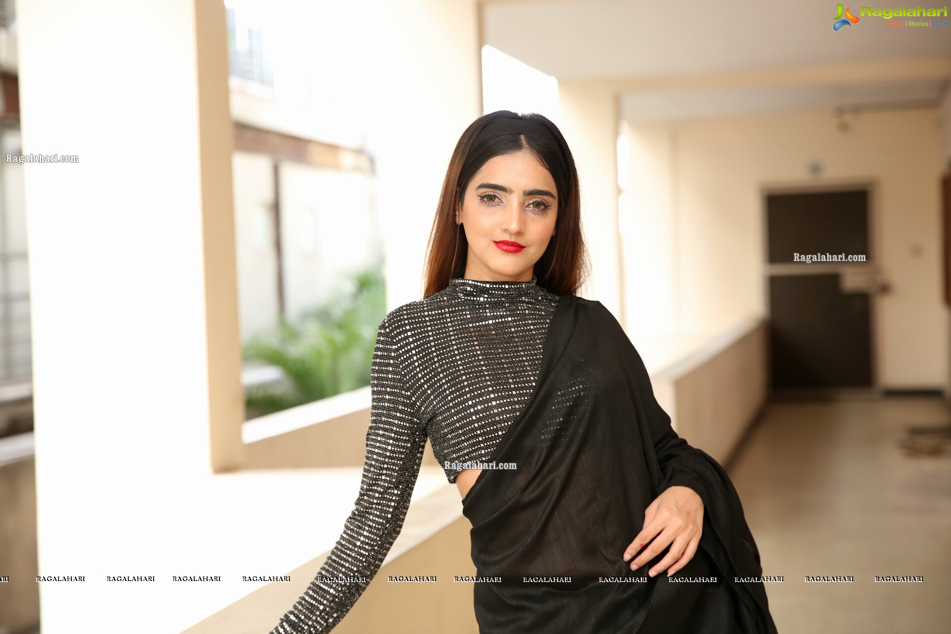 Pooja Thakur at Sutraa Grand Curtain Raiser & Fashion Showcase, HD Gallery
