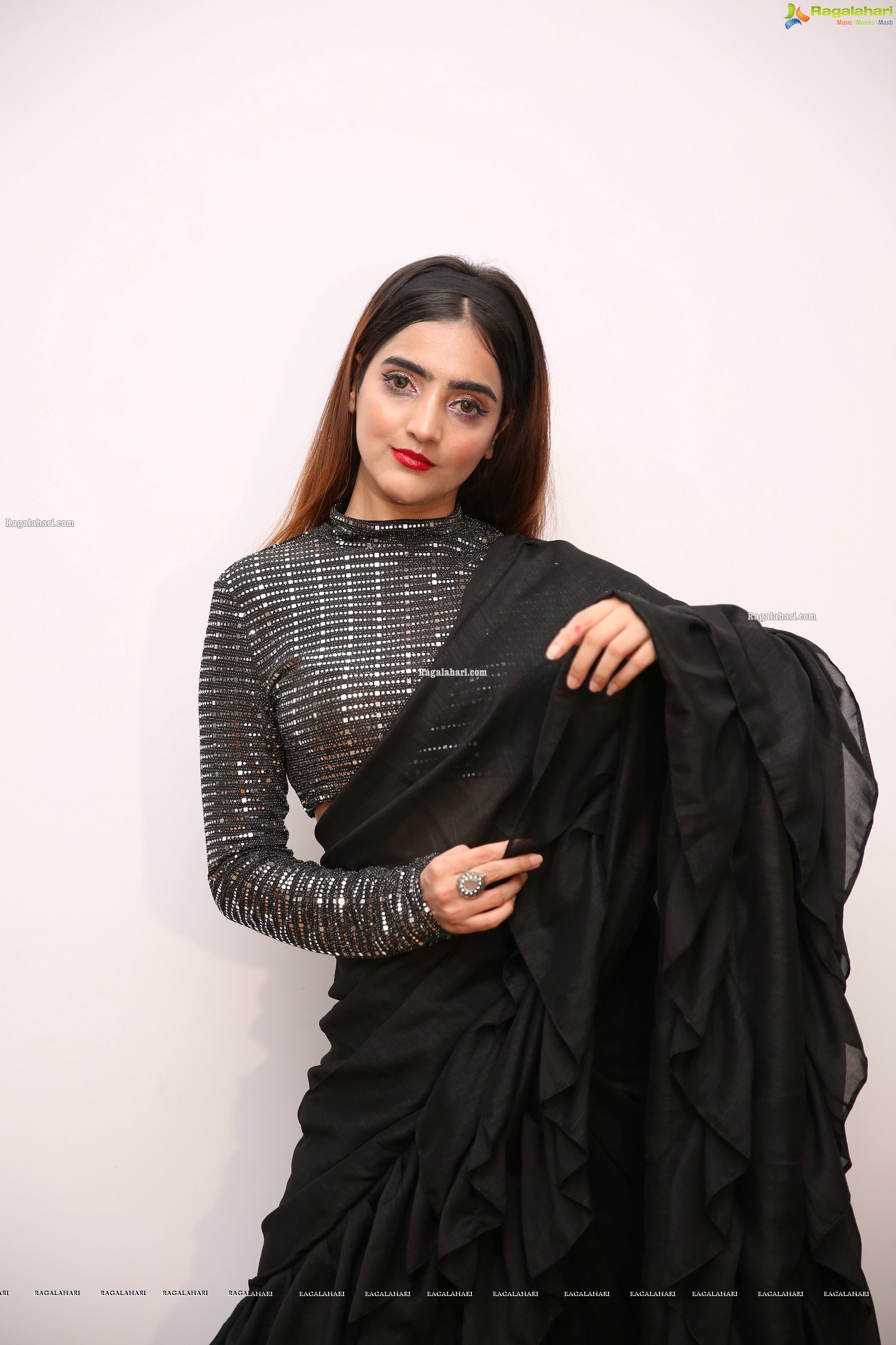 Pooja Thakur at Sutraa Grand Curtain Raiser & Fashion Showcase, HD Gallery