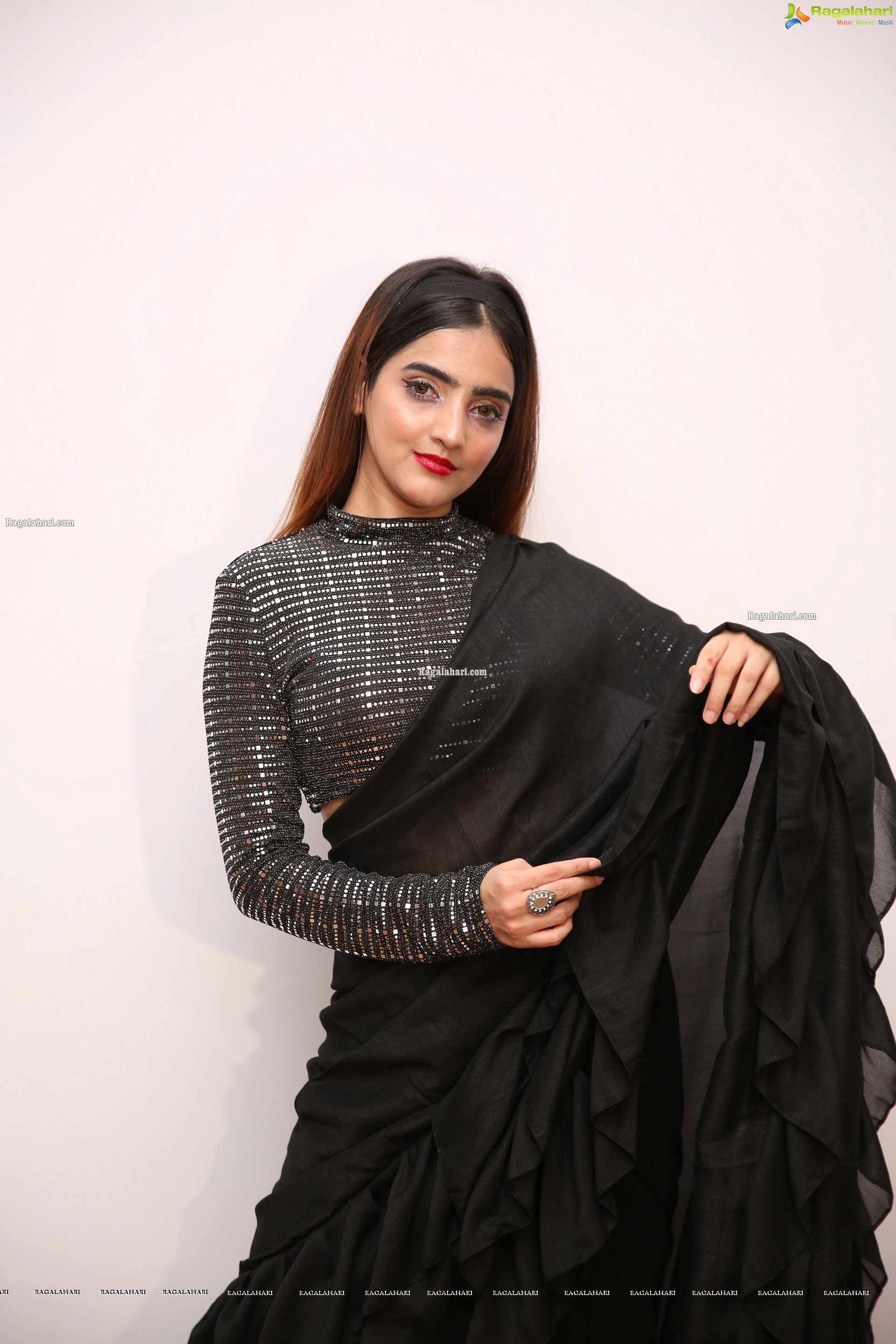 Pooja Thakur at Sutraa Grand Curtain Raiser & Fashion Showcase, HD Gallery