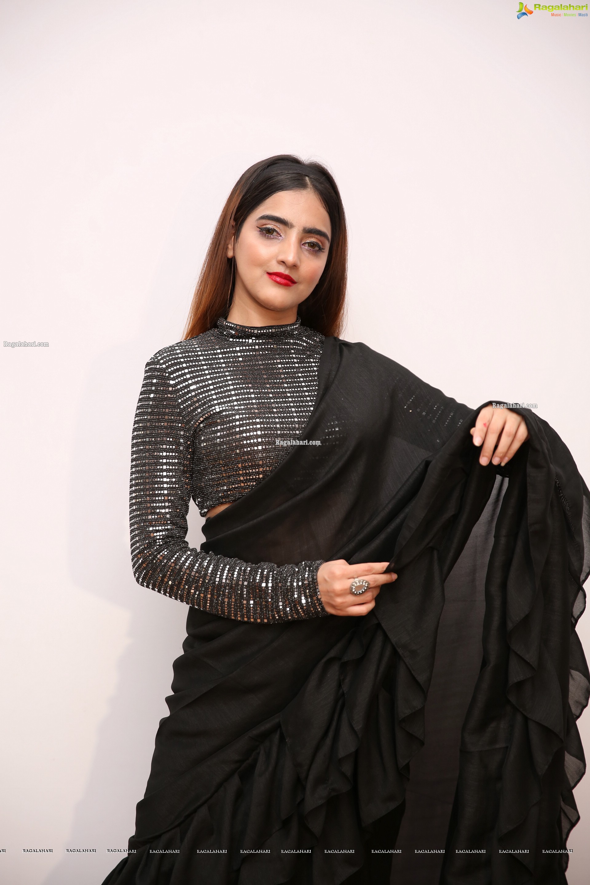 Pooja Thakur at Sutraa Grand Curtain Raiser & Fashion Showcase, HD Gallery