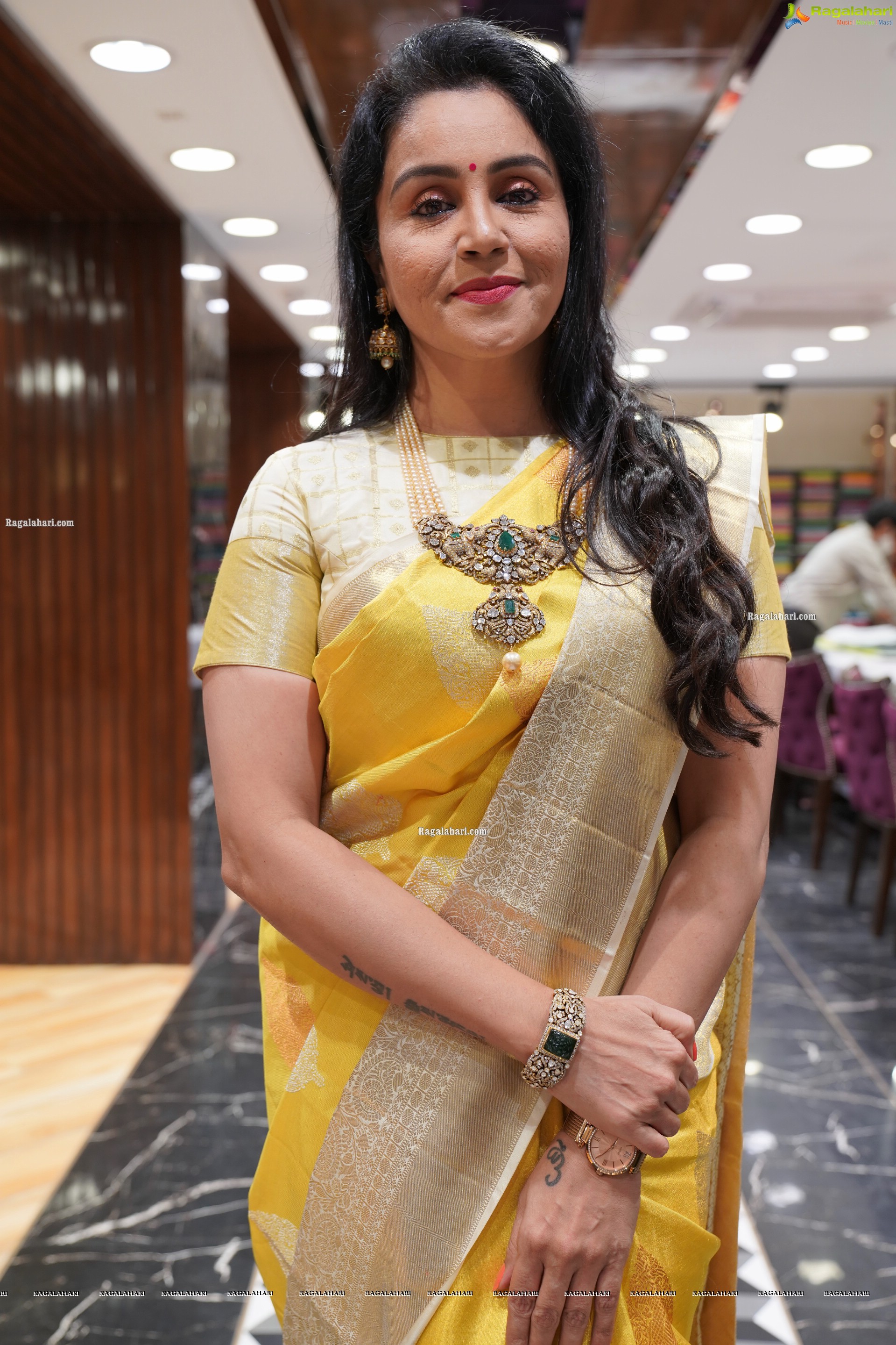 RJ Bhargavi Showcases a Collection at Brand Mandir, HD Gallery