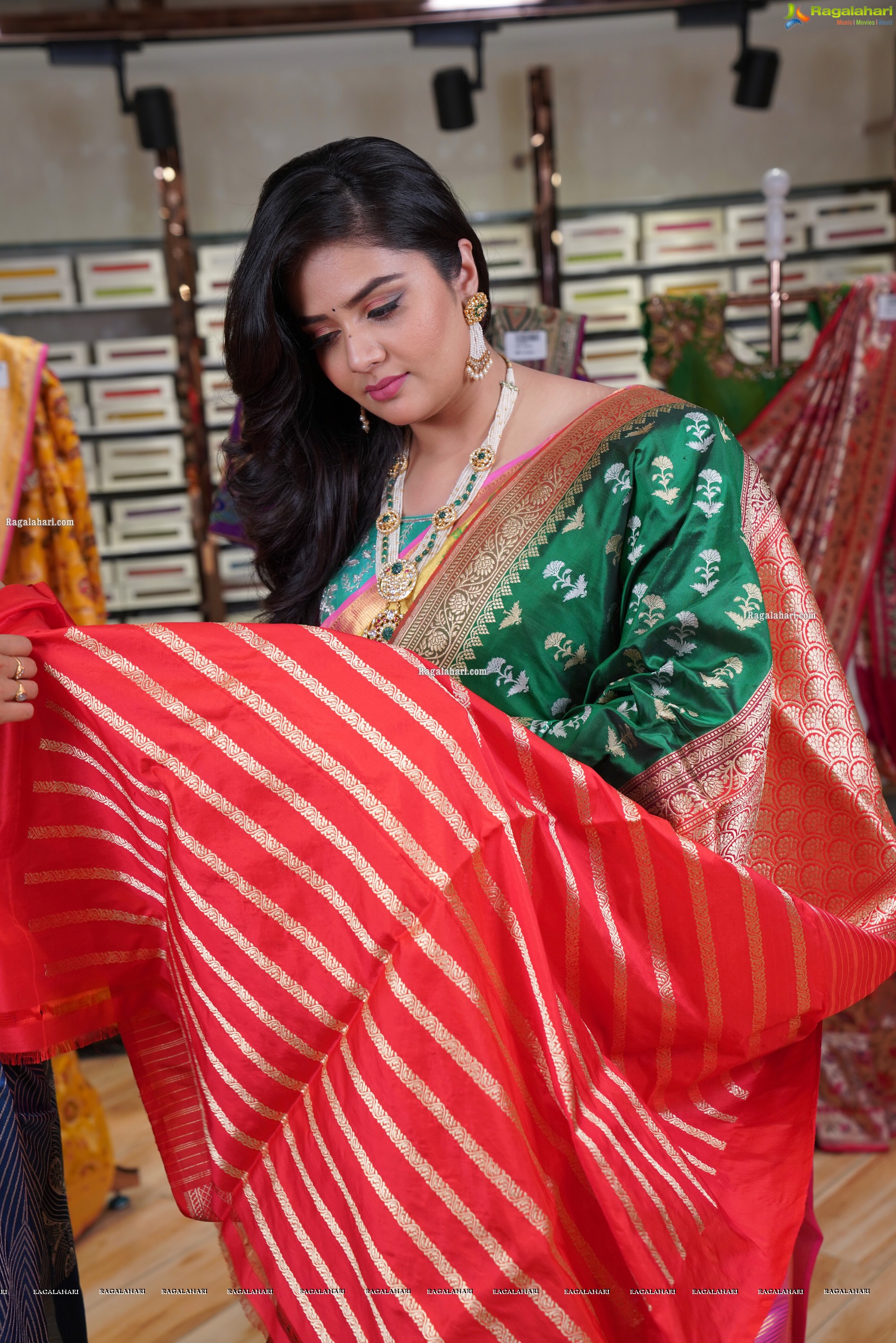 Sreemukhi Showcases a Collection at Brand Mandir, HD Gallery
