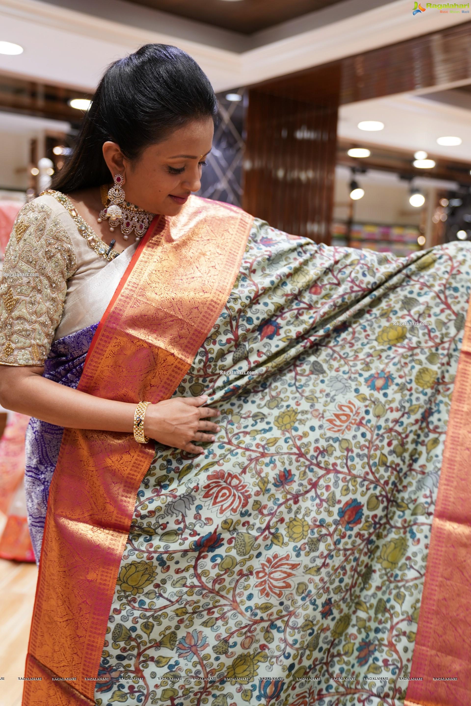 Suma Kanakala Showcases a Collection at Brand Mandir, HD Gallery