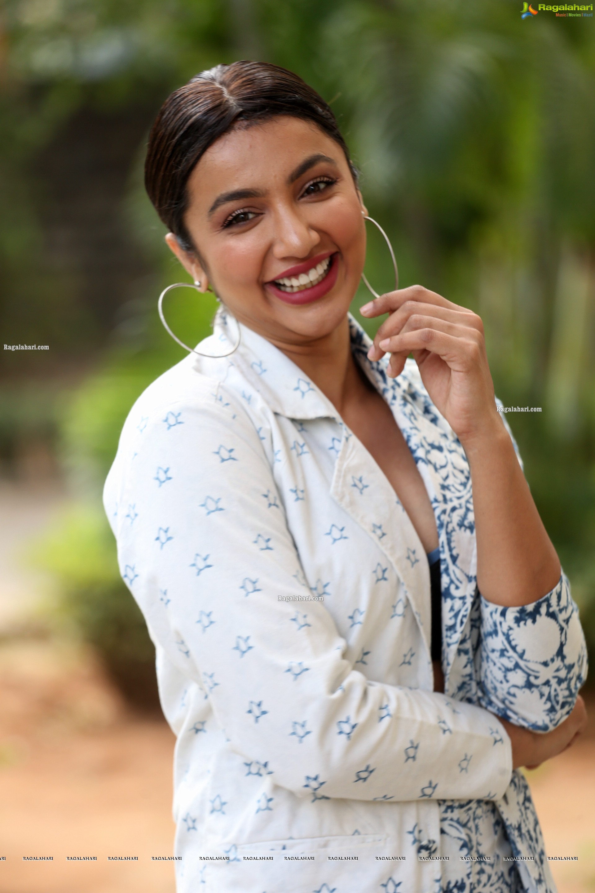 Tejaswi Madivada at Commitment Movie Teaser Launch, HD Gallery