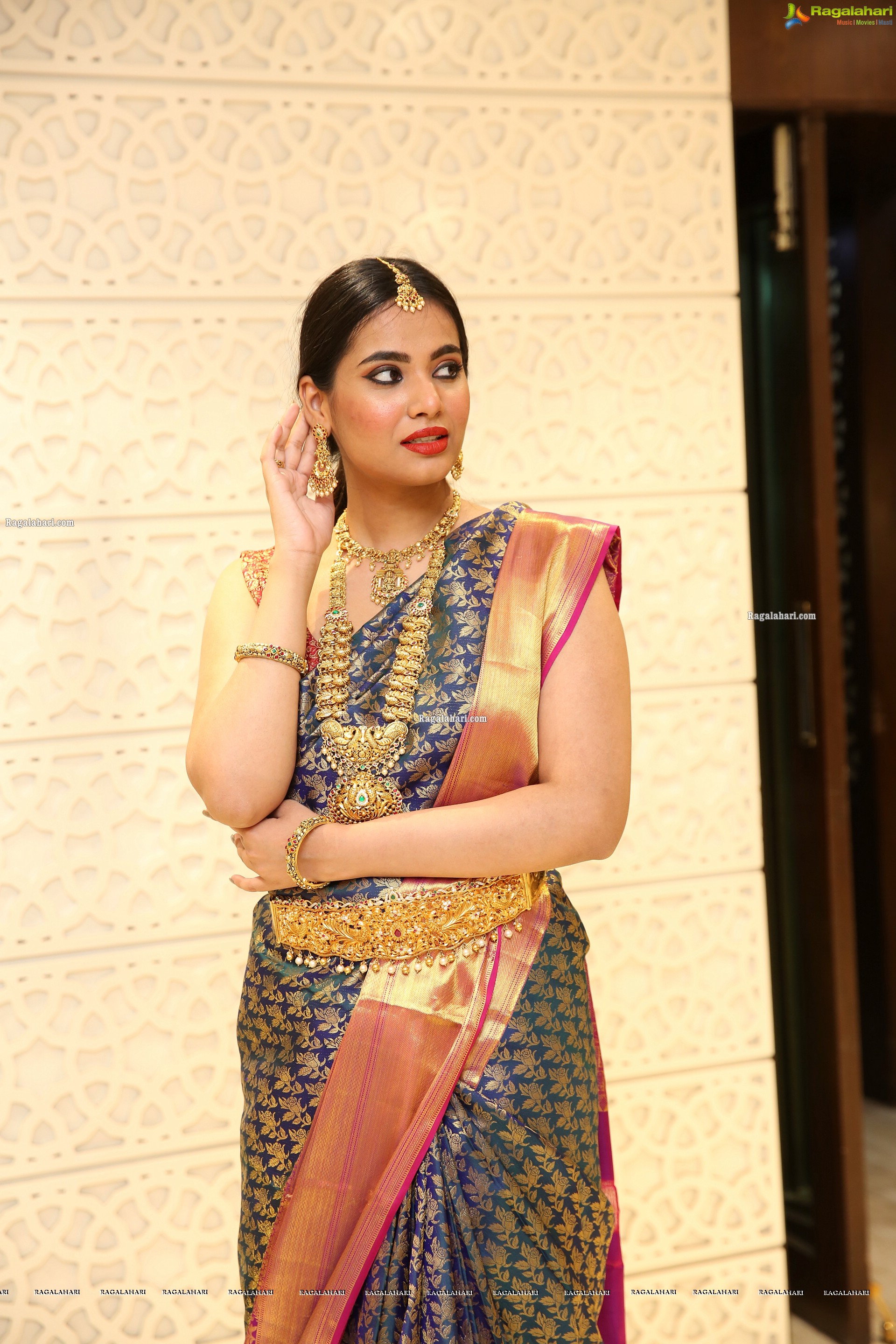 Vaishnavi Rao Showcases A Design at Manepally Jewellers Dhanteras Festive Collection, HD Gallery