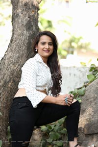 Preyasi Jiggar in White Polka Dots Knot Front Shirt