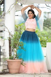 VJ Jaanu in Bell Sleeves Pink Crop Top