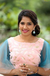 VJ Jaanu in Bell Sleeves Pink Crop Top