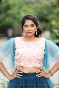 VJ Jaanu in Bell Sleeves Pink Crop Top