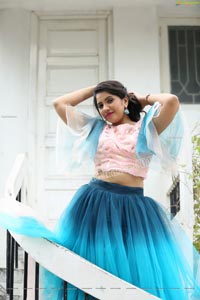 VJ Jaanu in Bell Sleeves Pink Crop Top