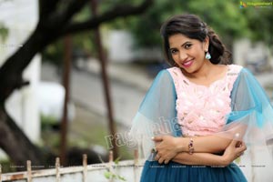 VJ Jaanu in Bell Sleeves Pink Crop Top