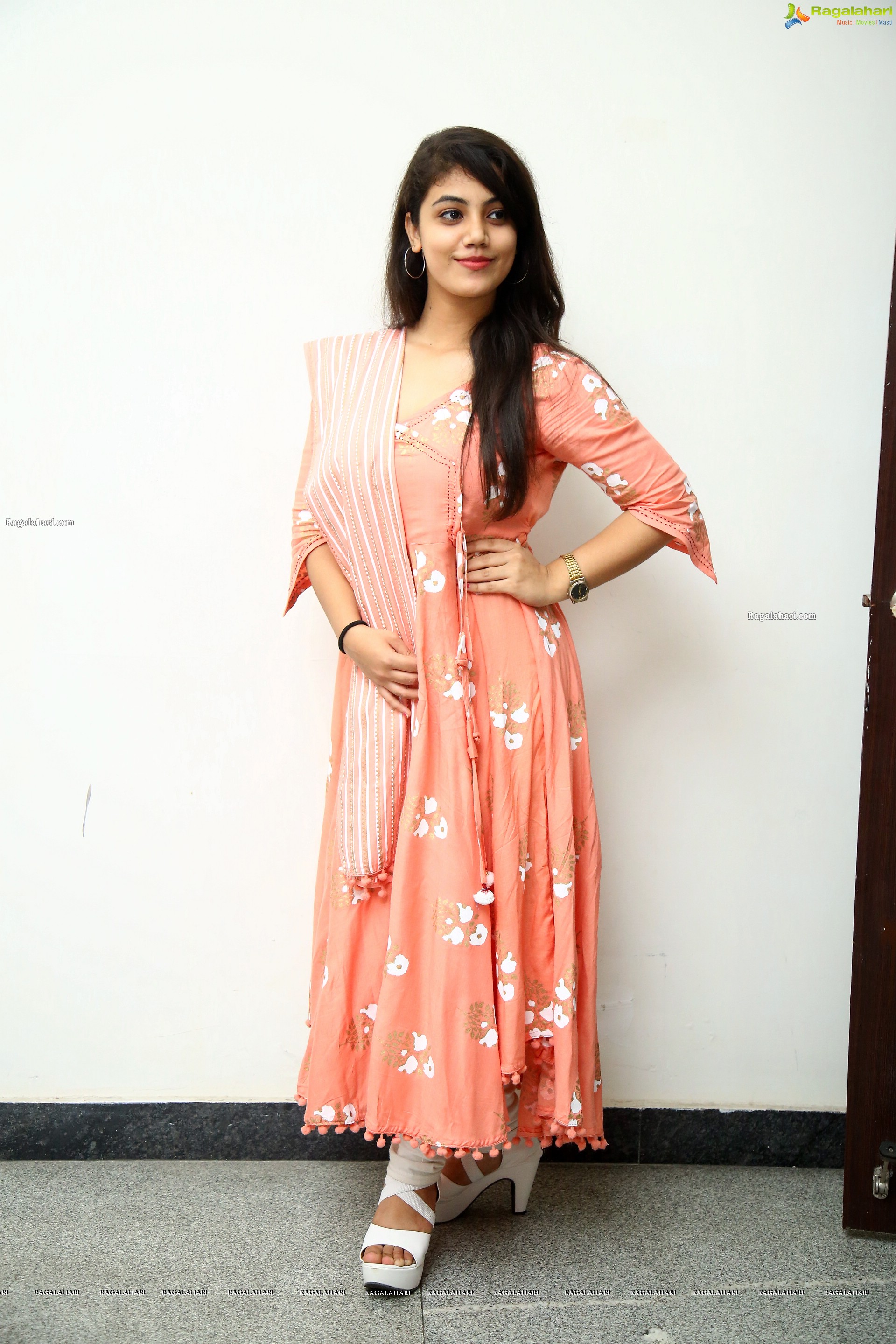 Aqsa Khan at Chalo Premiddam Movie Success Meet, HD Photo Gallery