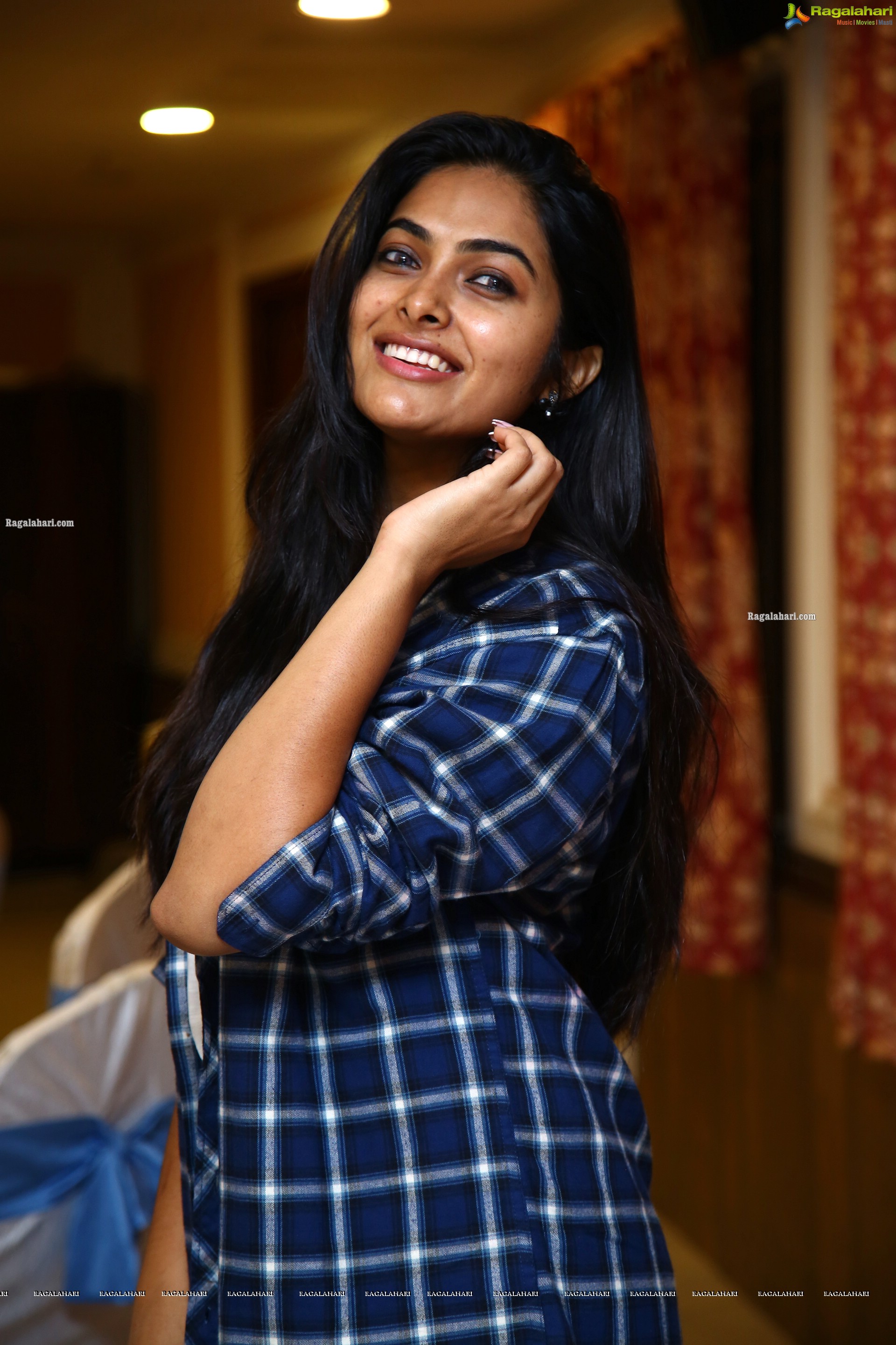 Divi Vadthya at Santosham-Suman TV South Indian Film Awards 2021 Curtain Raiser, HD Photo Gallery