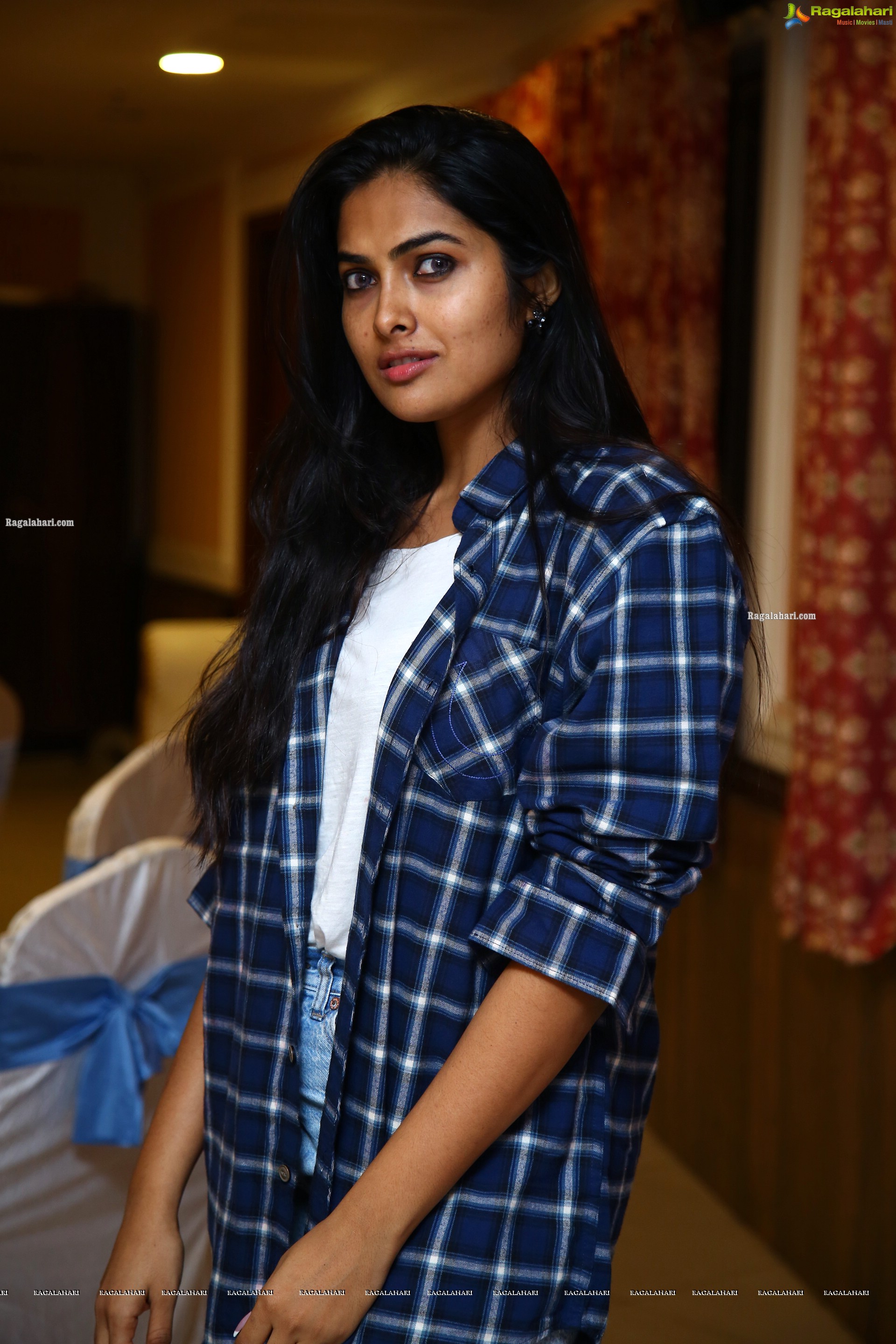 Divi Vadthya at Santosham-Suman TV South Indian Film Awards 2021 Curtain Raiser, HD Photo Gallery