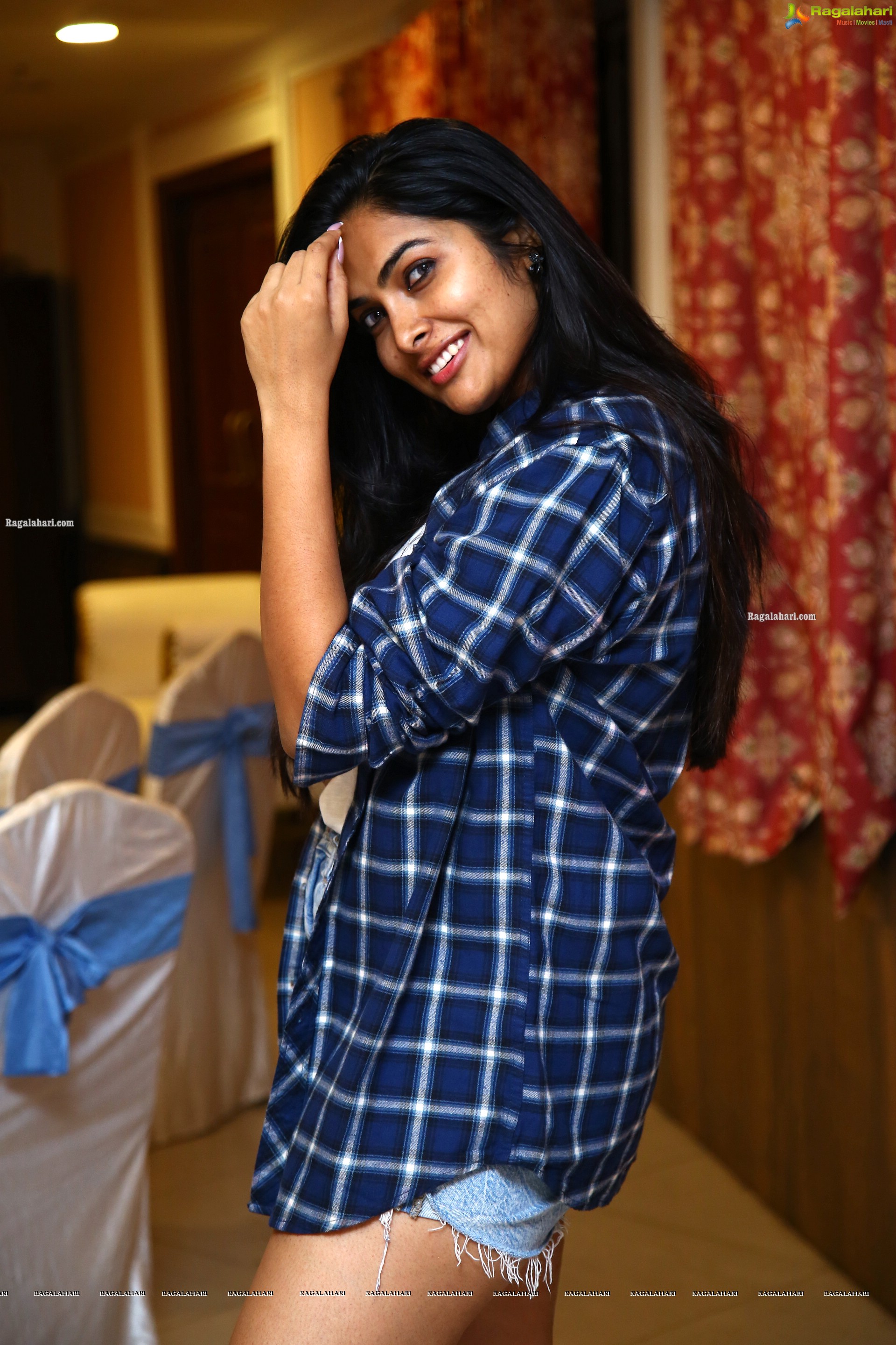 Divi Vadthya at Santosham-Suman TV South Indian Film Awards 2021 Curtain Raiser, HD Photo Gallery