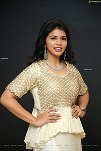 Divya Narne Poses With Jewellery