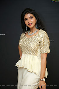 Divya Narne Poses With Jewellery