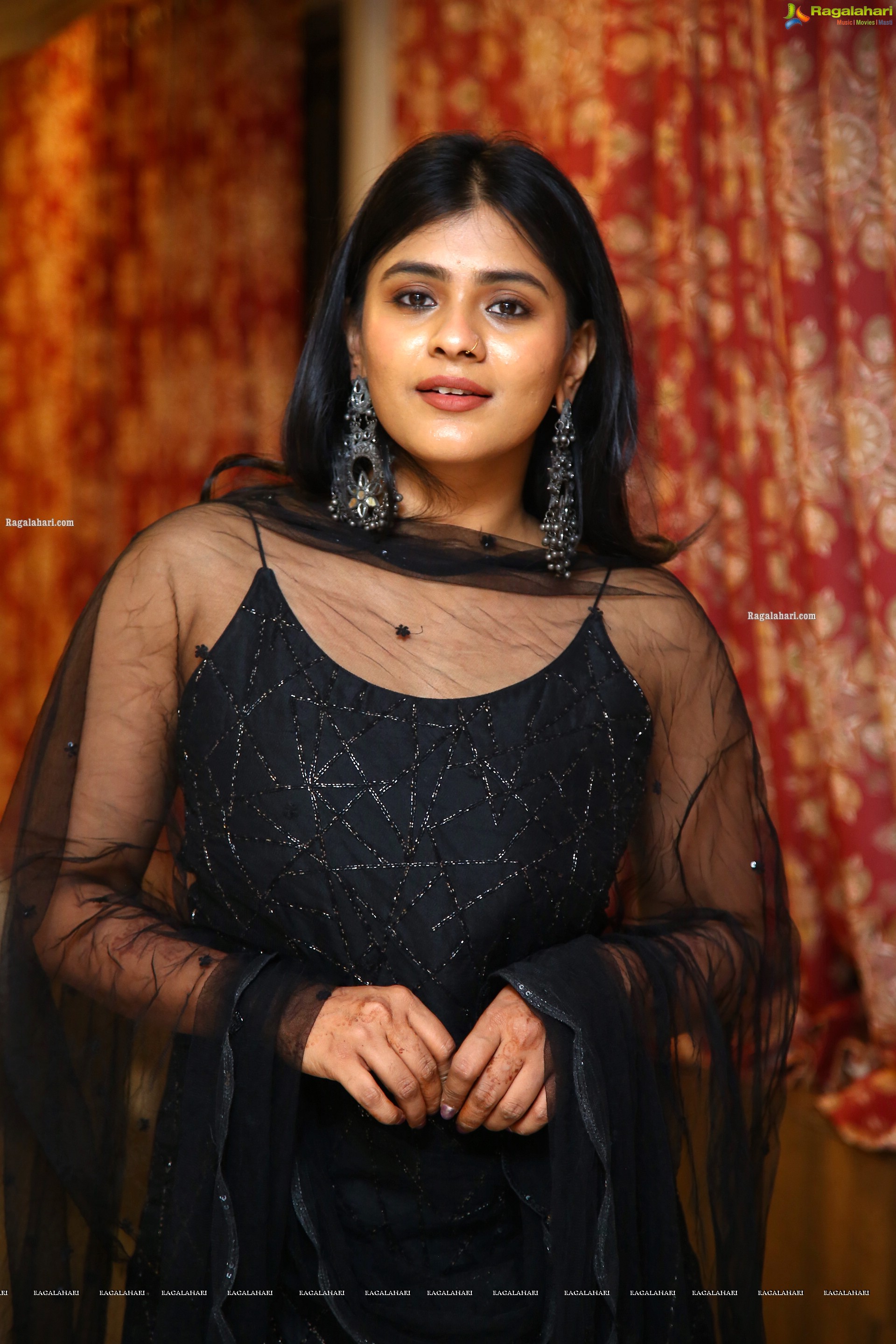 Hebah Patel at Santosham-Suman TV South Indian Film Awards 2021 Curtain Raiser, HD Photo Gallery