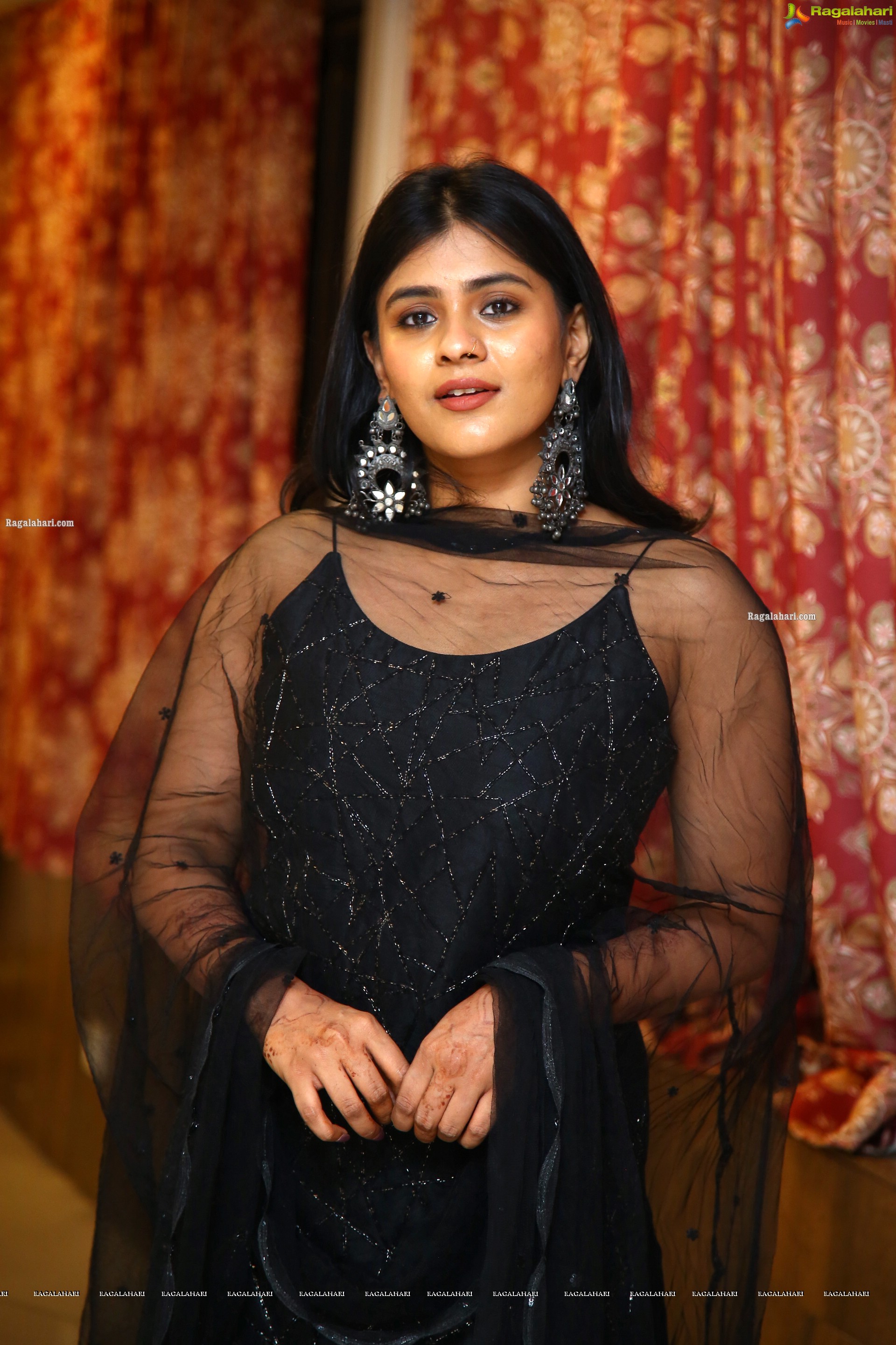 Hebah Patel at Santosham-Suman TV South Indian Film Awards 2021 Curtain Raiser, HD Photo Gallery