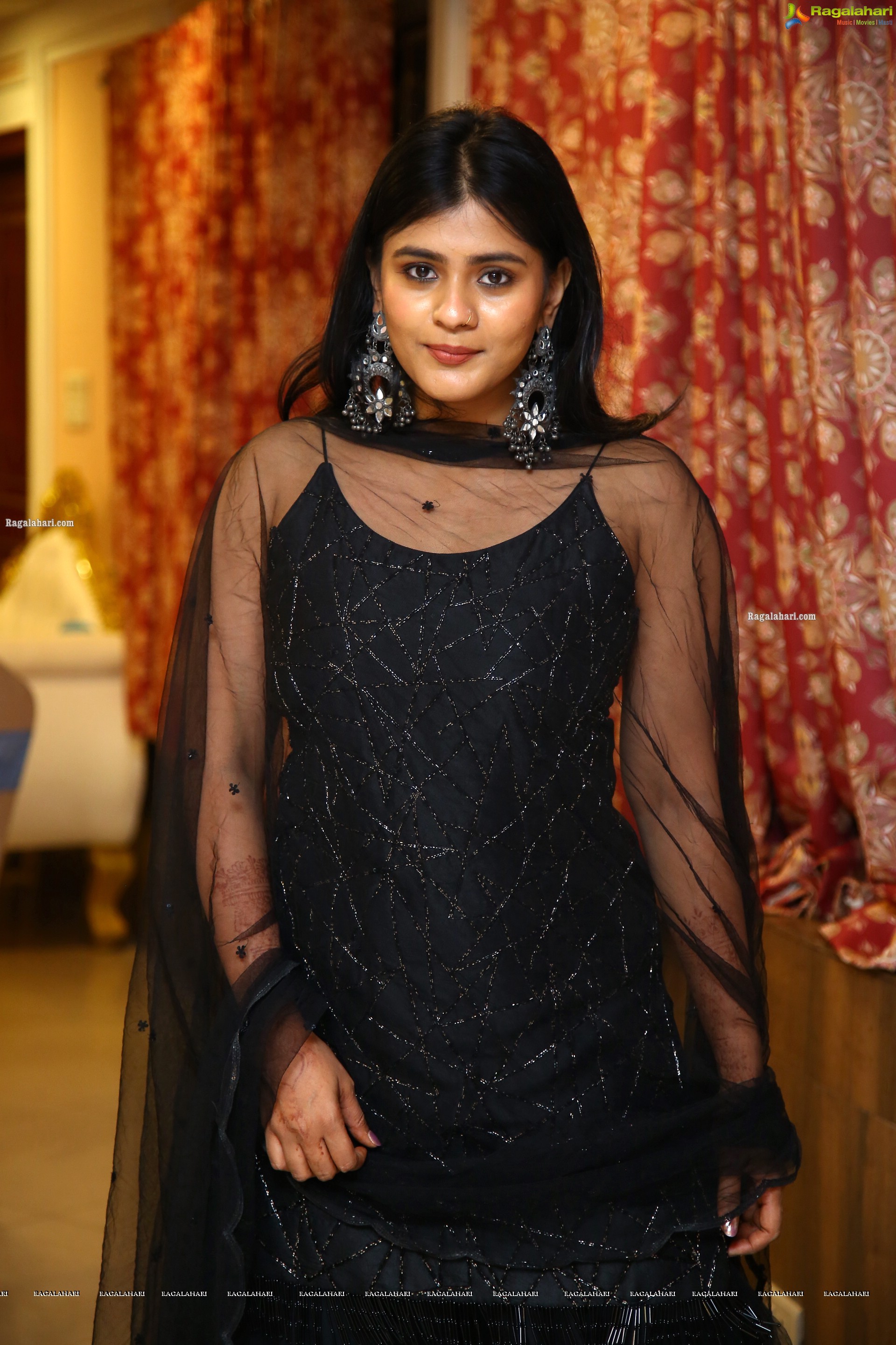 Hebah Patel at Santosham-Suman TV South Indian Film Awards 2021 Curtain Raiser, HD Photo Gallery