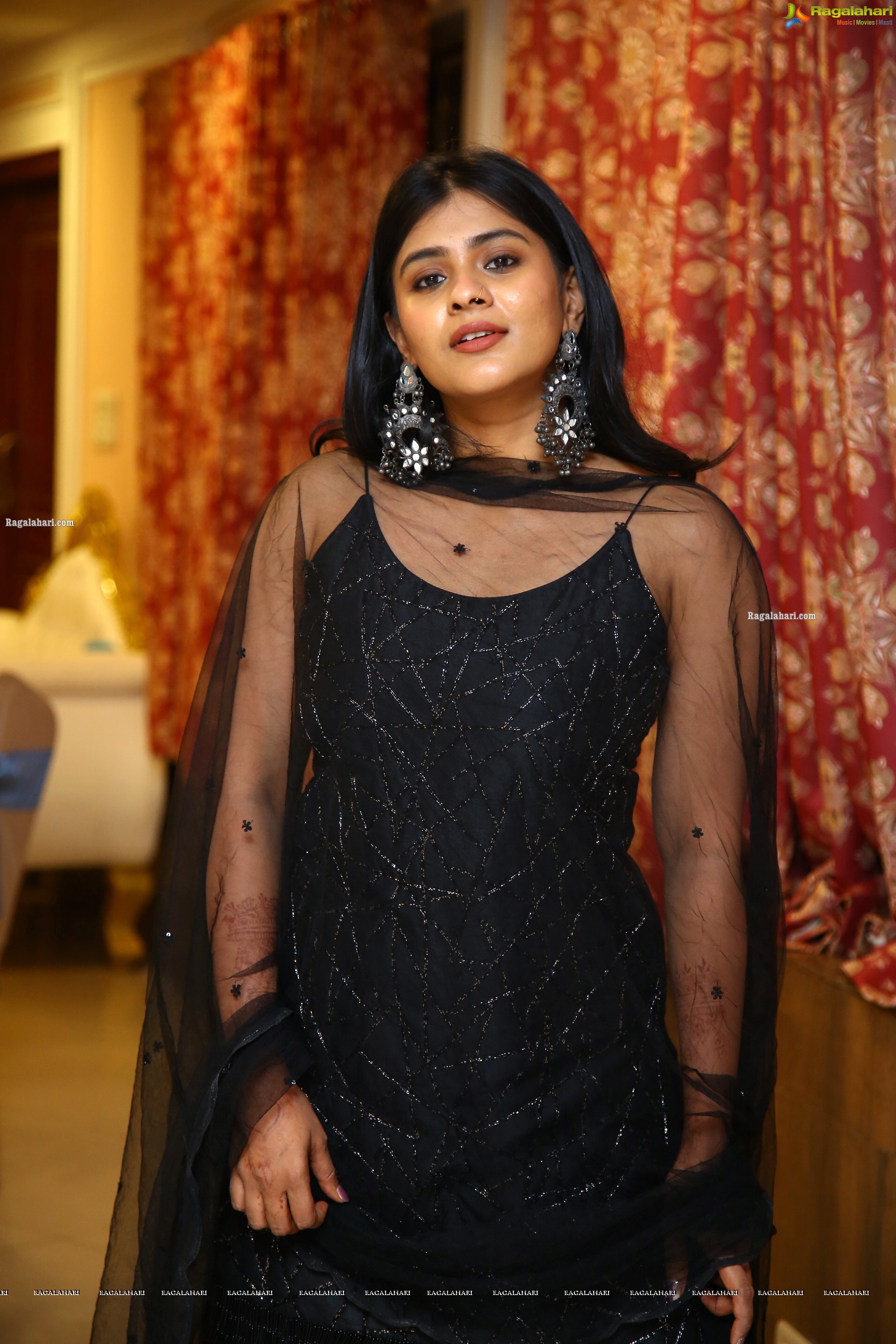 Hebah Patel at Santosham-Suman TV South Indian Film Awards 2021 Curtain Raiser, HD Photo Gallery