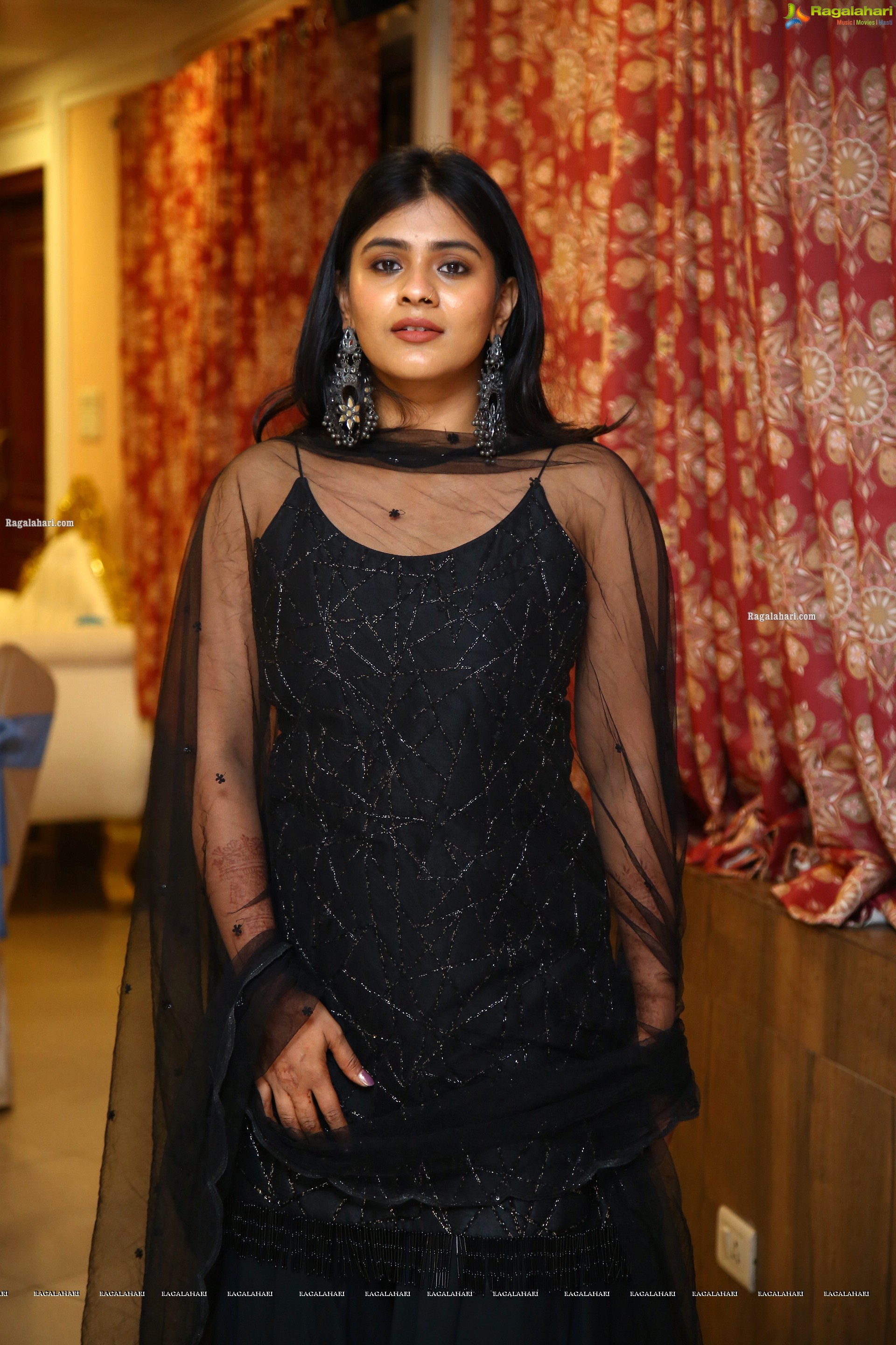 Hebah Patel at Santosham-Suman TV South Indian Film Awards 2021 Curtain Raiser, HD Photo Gallery