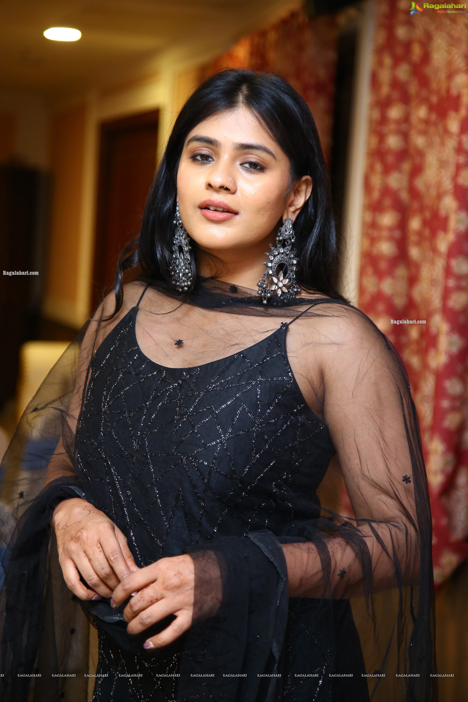 Hebah Patel at Santosham-Suman TV South Indian Film Awards 2021 Curtain Raiser, HD Photo Gallery