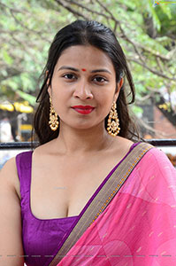 Inaya Sultana at Prasanna Bhumi Entertainments Movie Opening