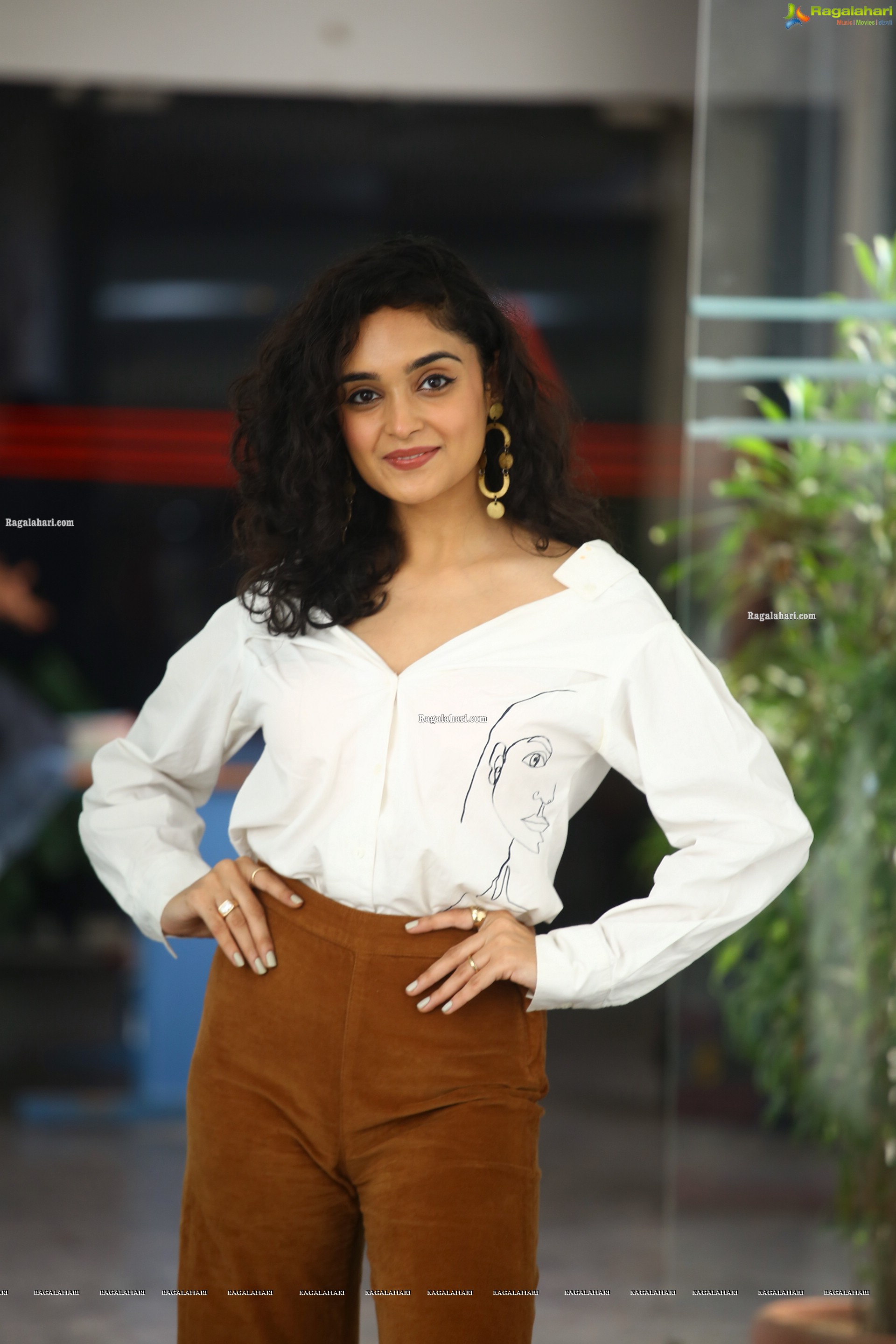 Kashish Khan at Anubhavinchu Raja Movie Interview, HD Photo Gallery