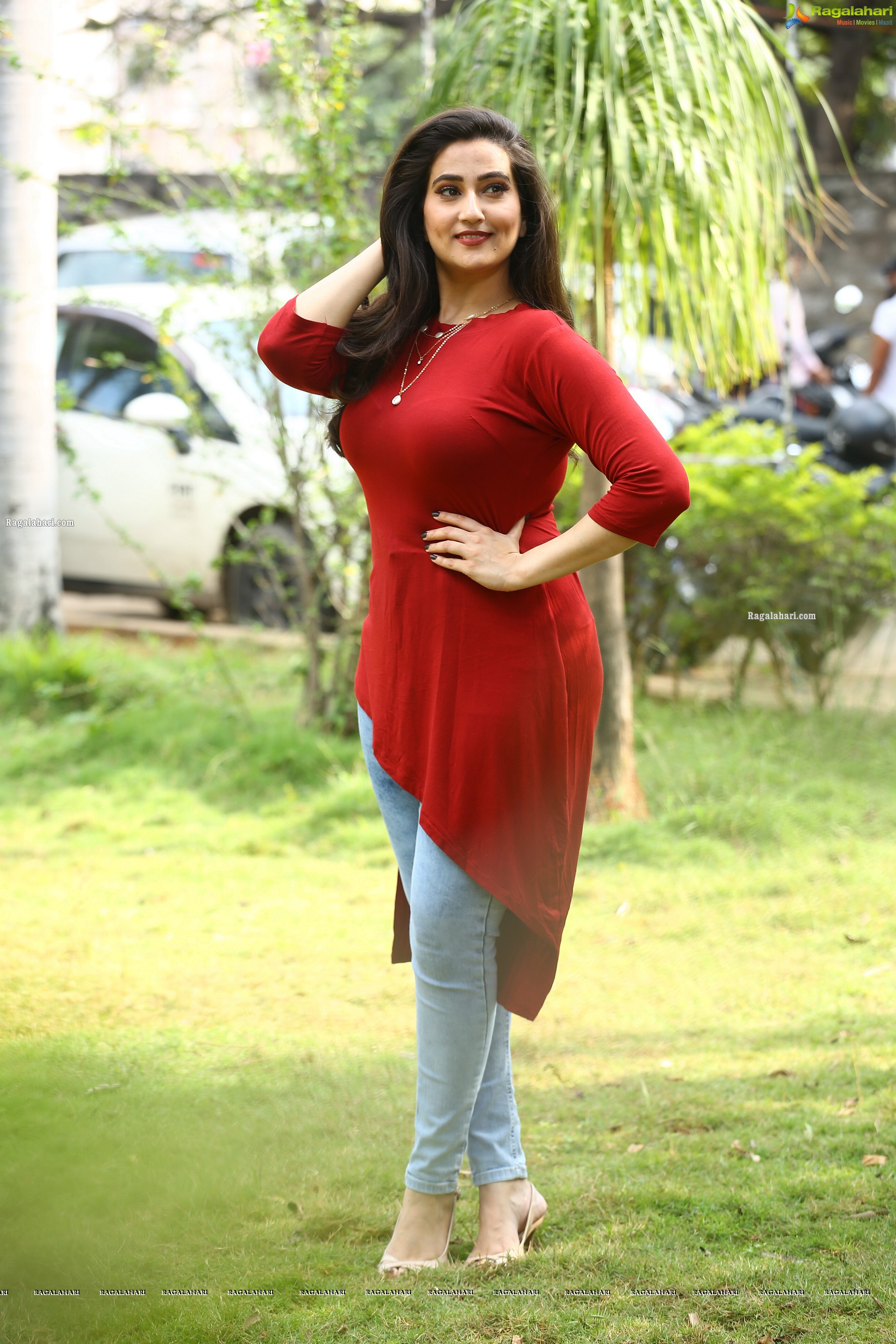 Anchor Manjusha Latest Photoshoot Stills, HD Photo Gallery