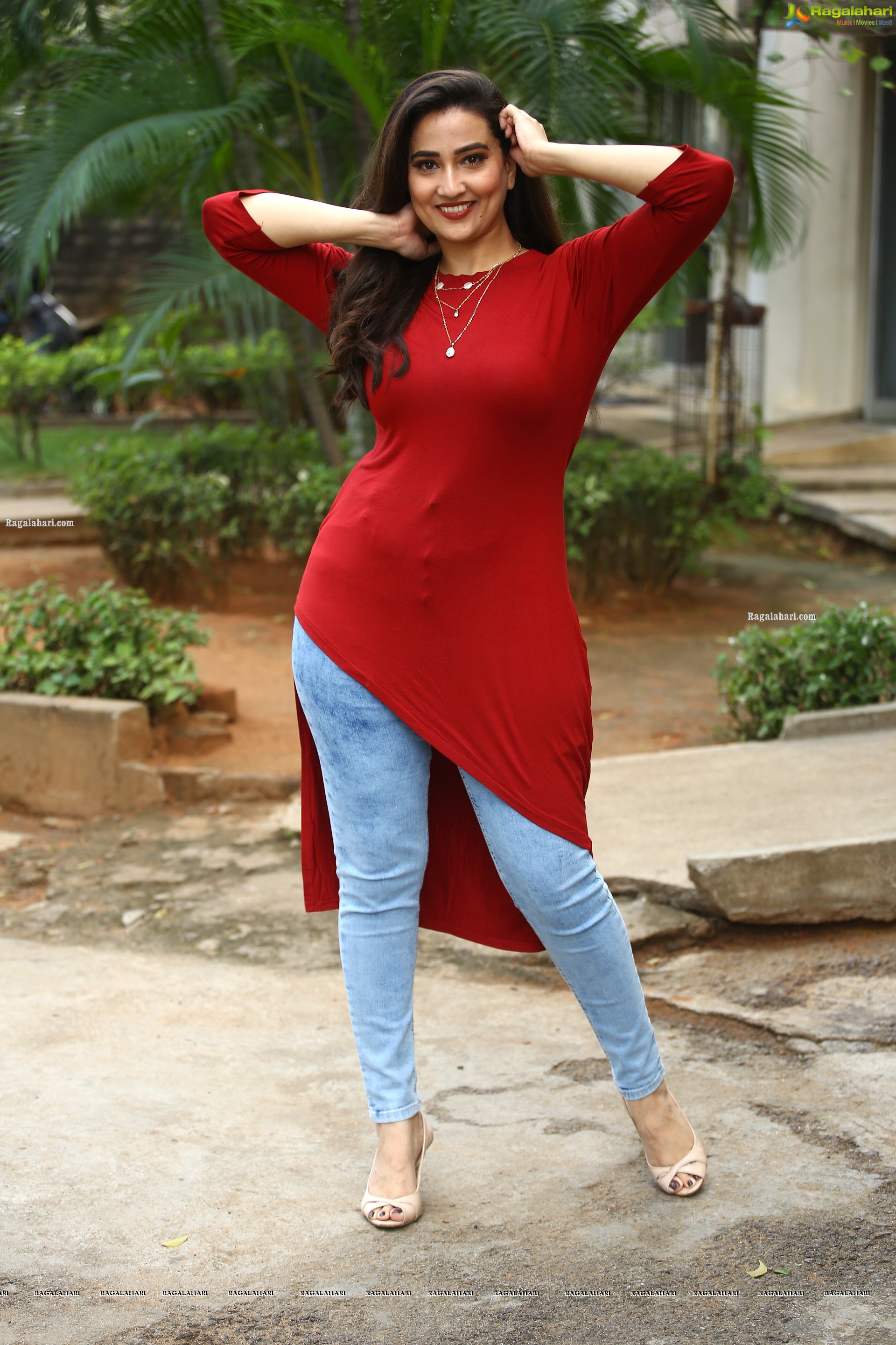 Anchor Manjusha Latest Photoshoot Stills, HD Photo Gallery