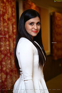 Mannara Chopra at Santosham-Suman Film Awards 2021