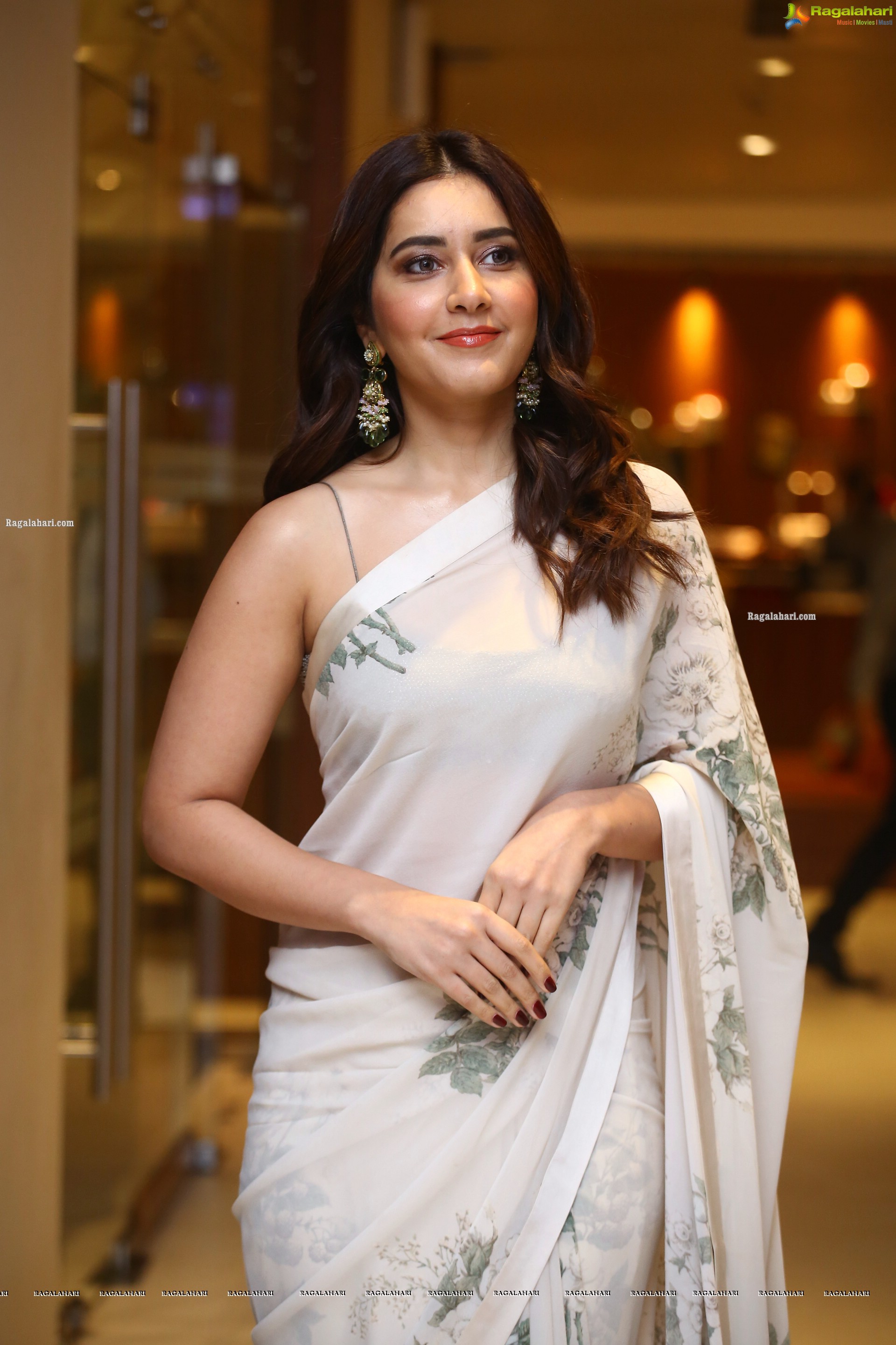 Raashi Khanna at Aha Exclusive 3 Roses Pre Launch, HD Photo Gallery